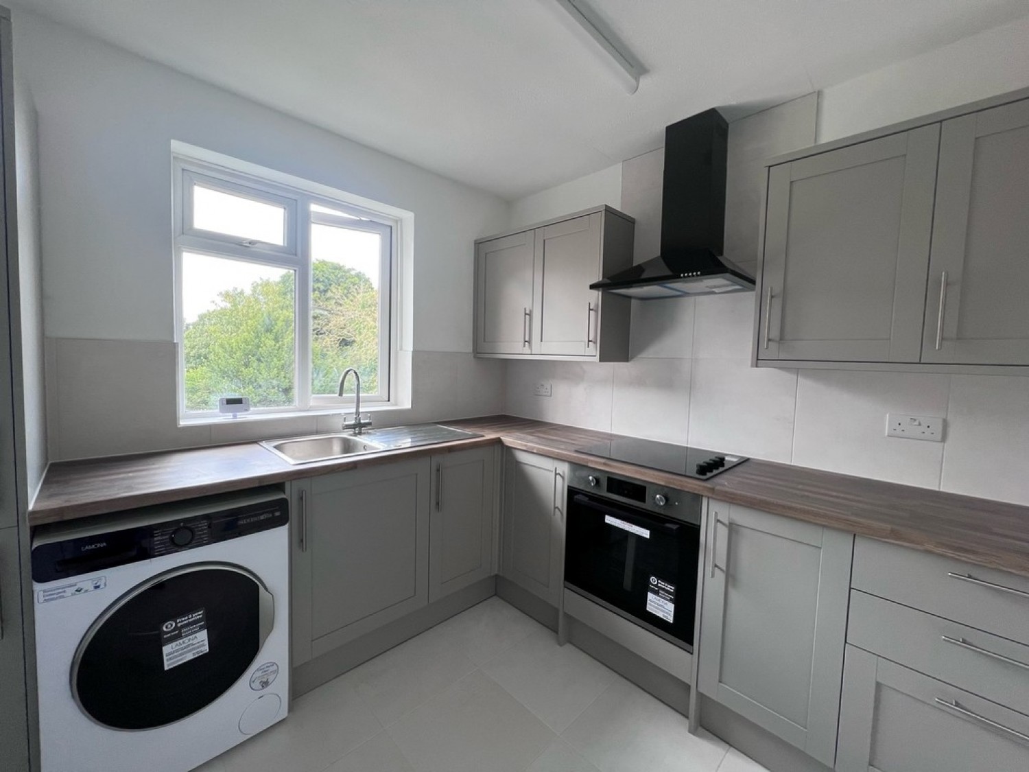 2 bedroom Flat for Letting Addiscombe Road, East Croydon, Surrey