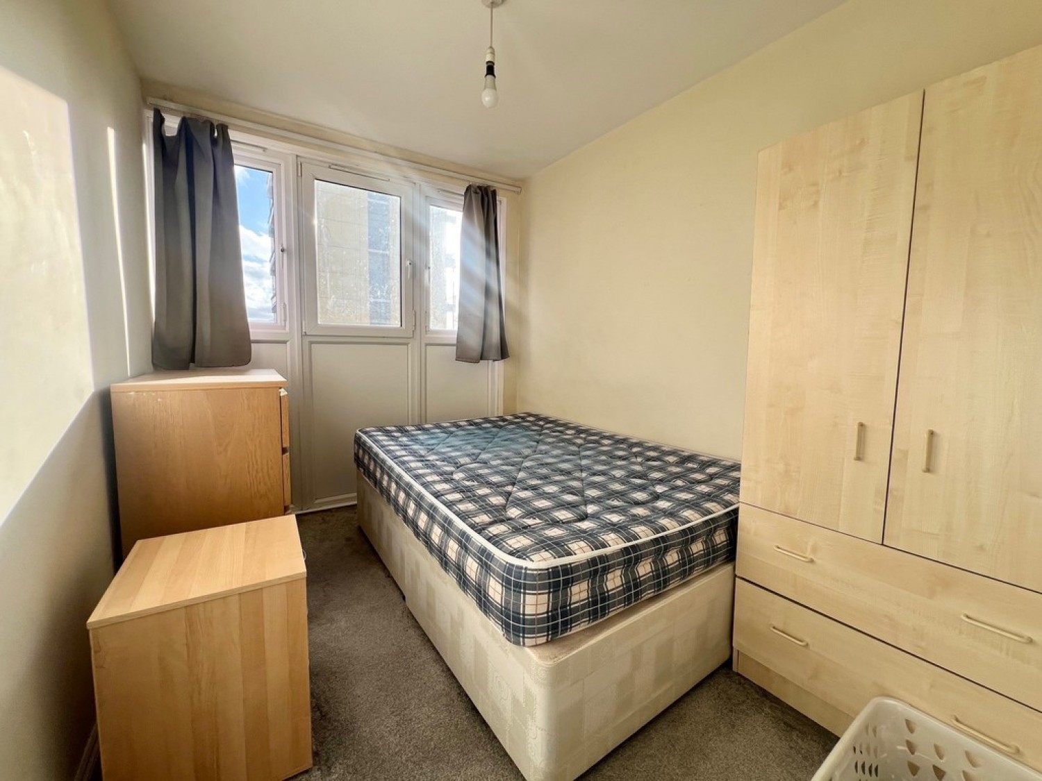 Searles Close, London, Greater London