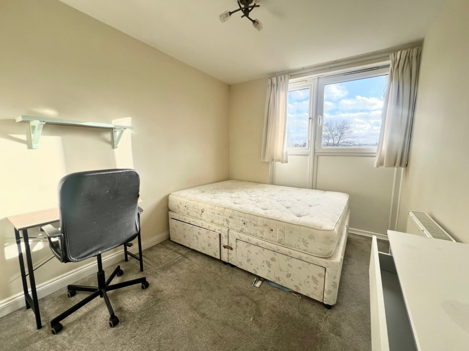 Searles Close, London, Greater London