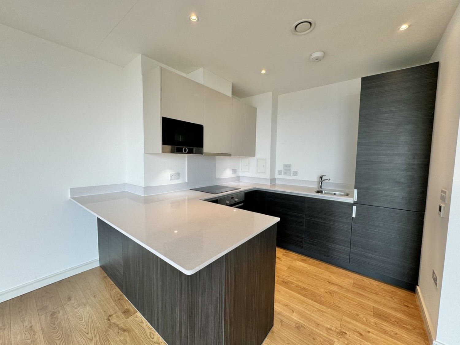 3 bedroom Flat for Letting Saffron Square, Wellesley Road, Surrey