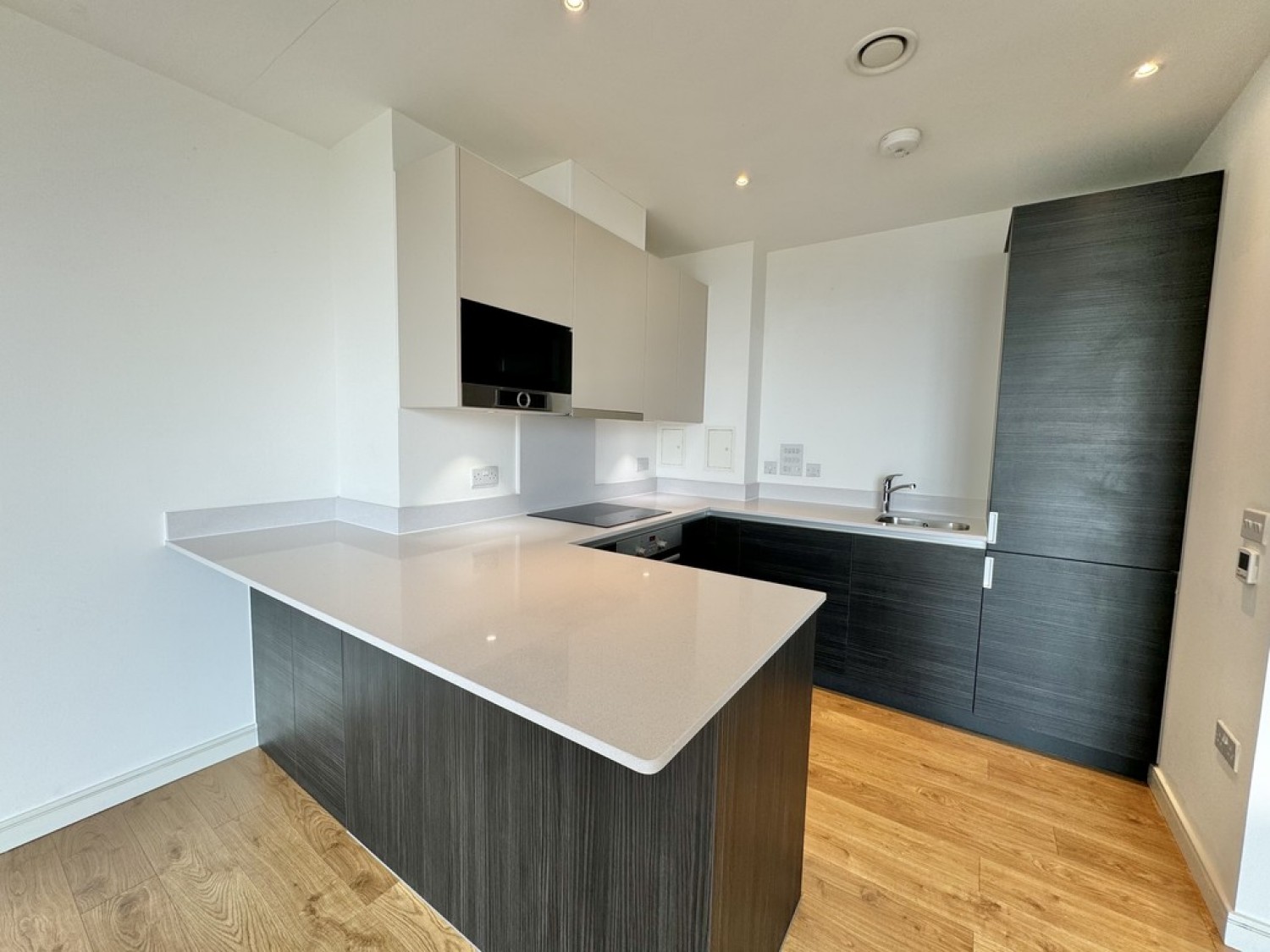 3 bedroom Flat for Letting Saffron Square, Wellesley Road, Surrey