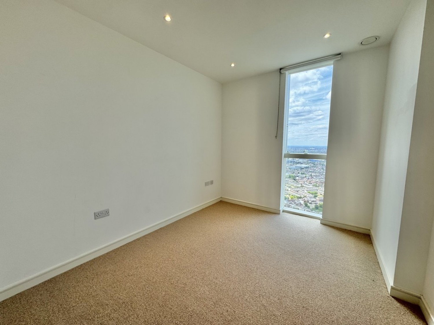 3 bedroom Flat for Letting Saffron Square, Wellesley Road, Surrey