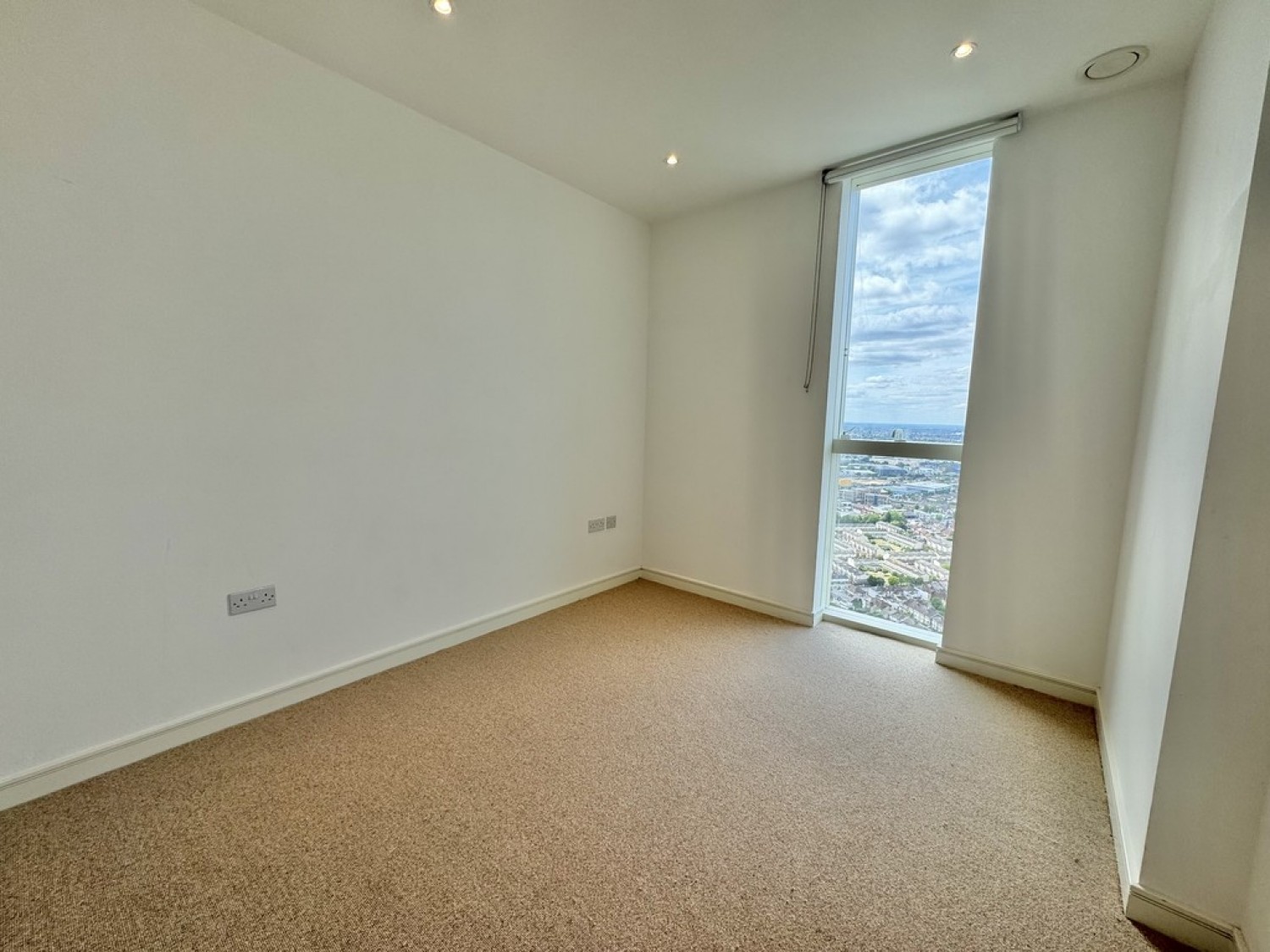 3 bedroom Flat for Letting Saffron Square, Wellesley Road, Surrey