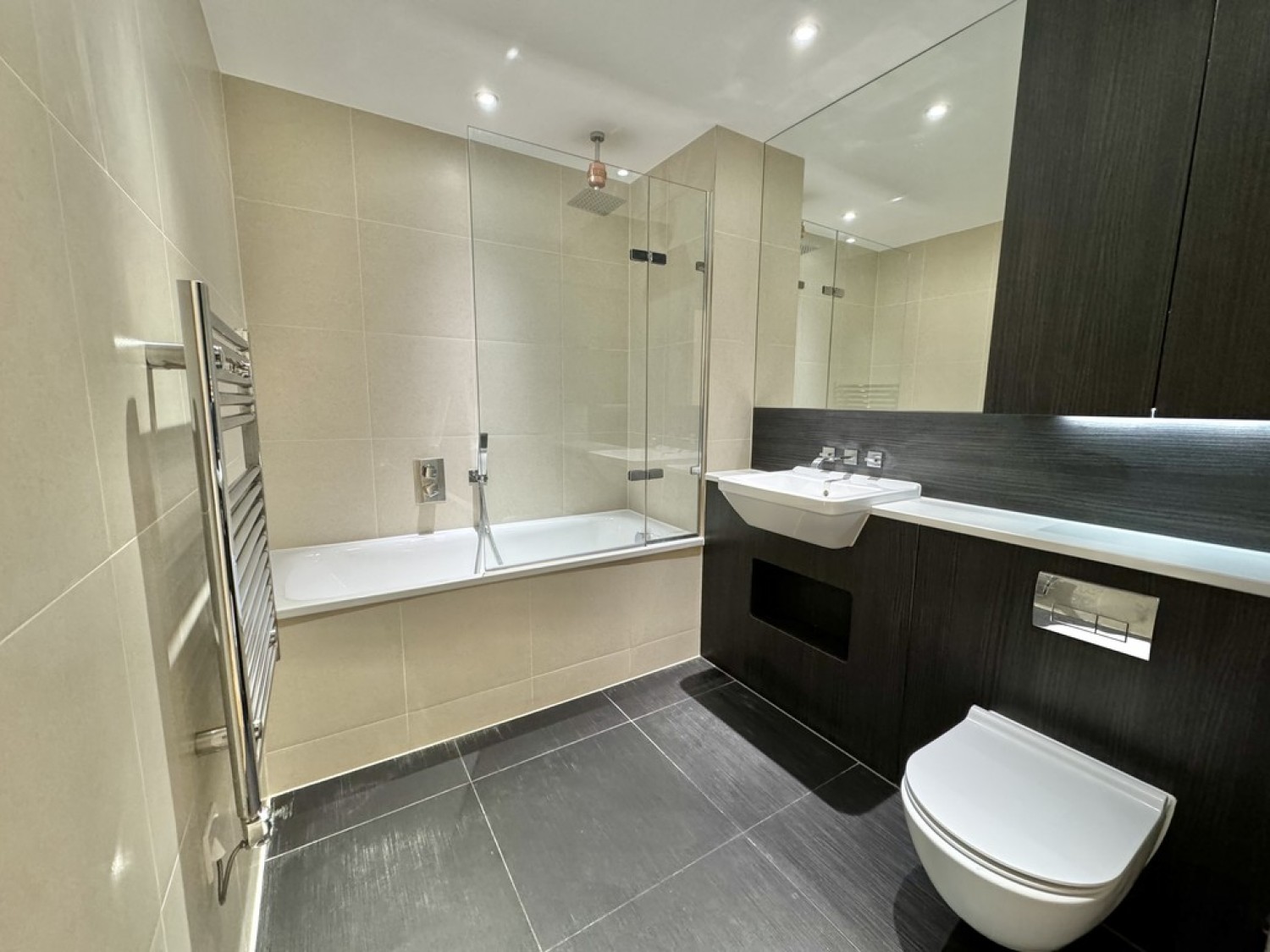 3 bedroom Flat for Letting Saffron Square, Wellesley Road, Surrey