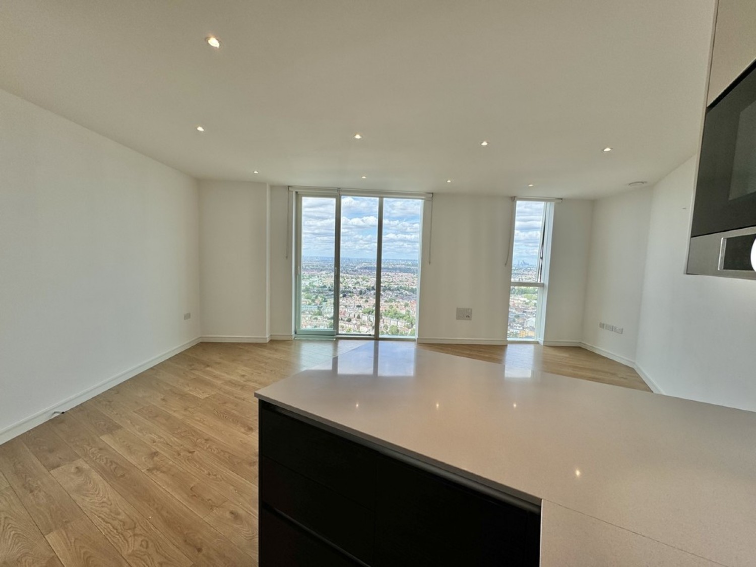 3 bedroom Flat for Letting Saffron Square, Wellesley Road, Surrey