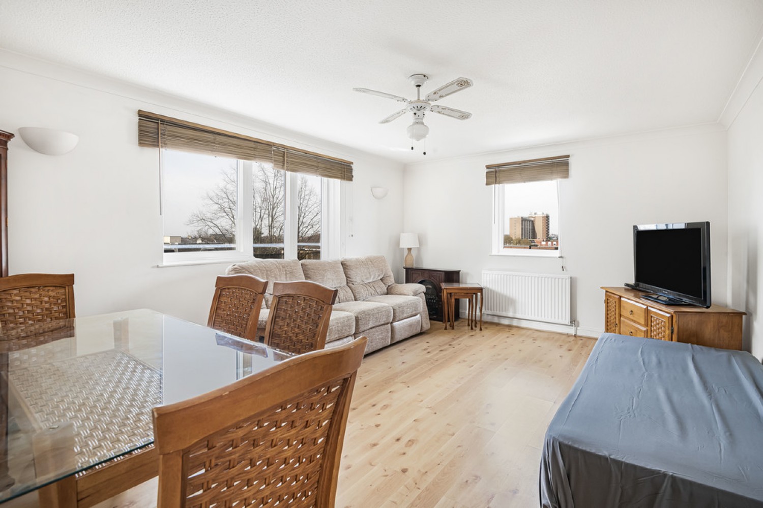 2 bedroom Flat for Sale Tavistock Road, East Croydon, Surrey