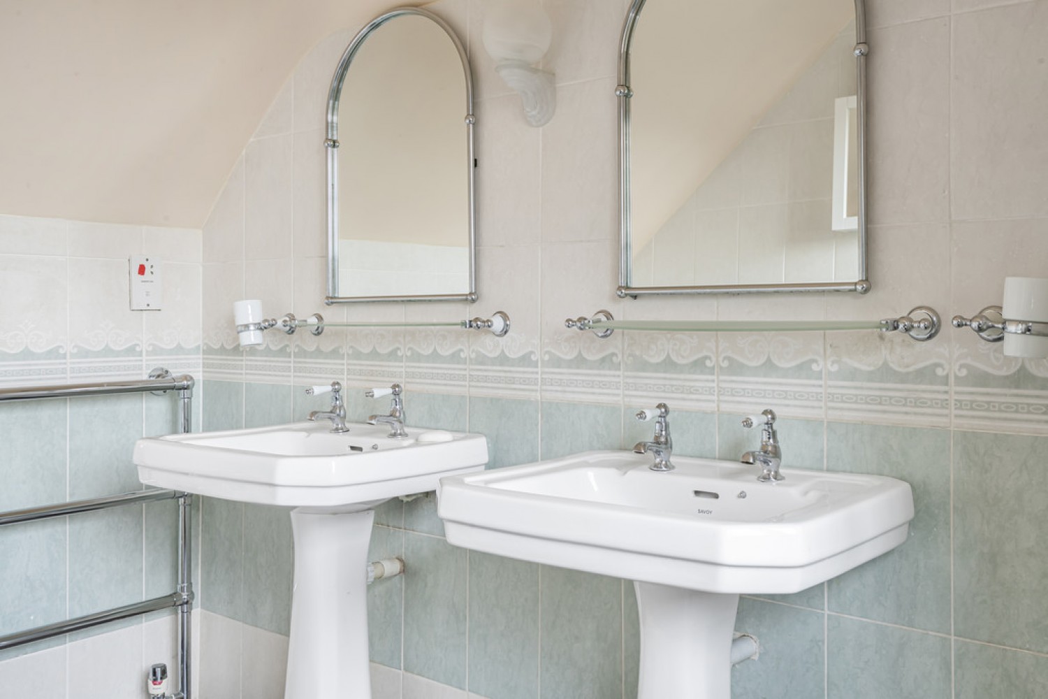 3 bedroom Bungalow in Hawkhirst Road, Kenley, Surrey