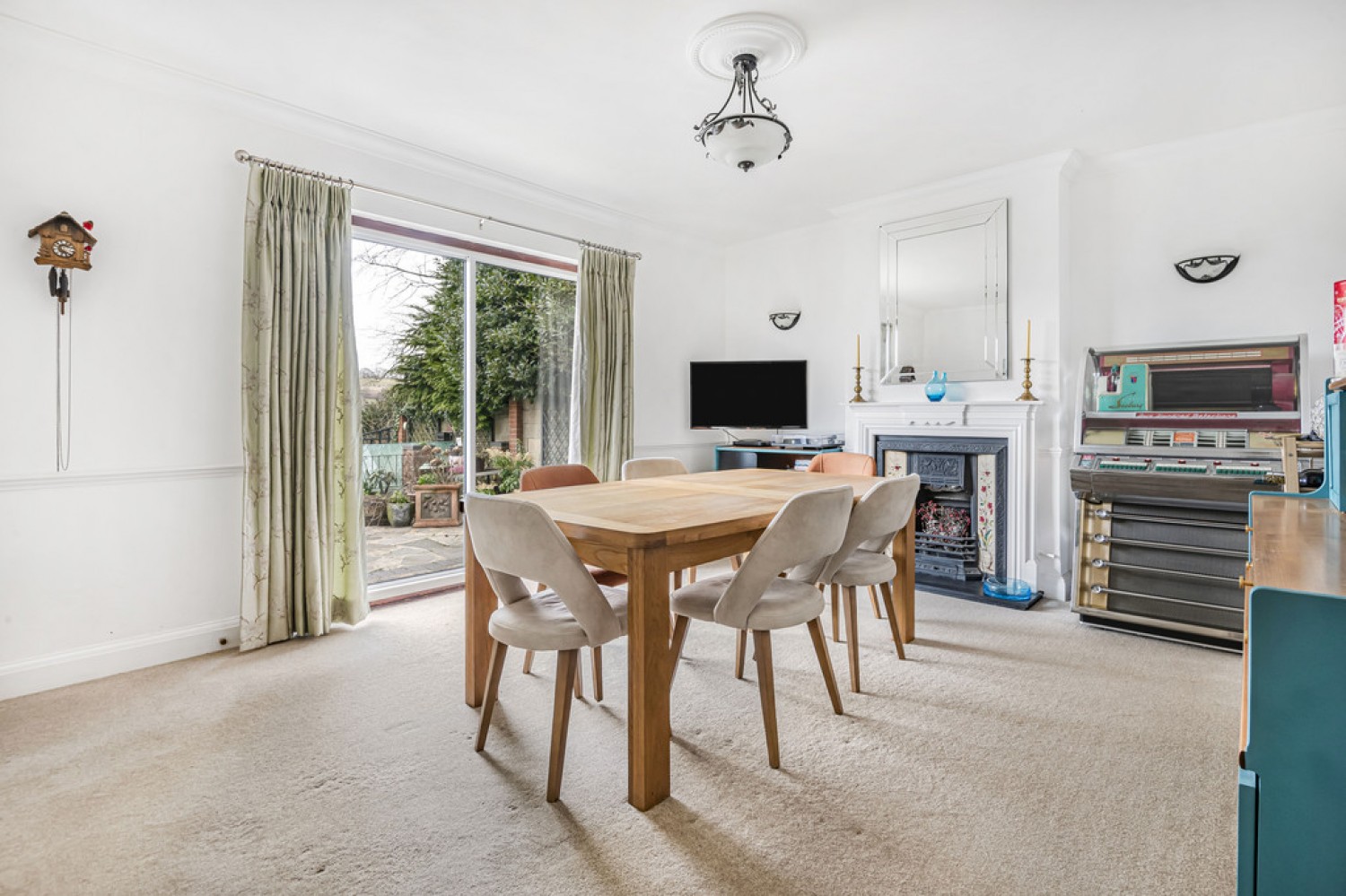 3 bedroom Bungalow in Hawkhirst Road, Kenley, Surrey