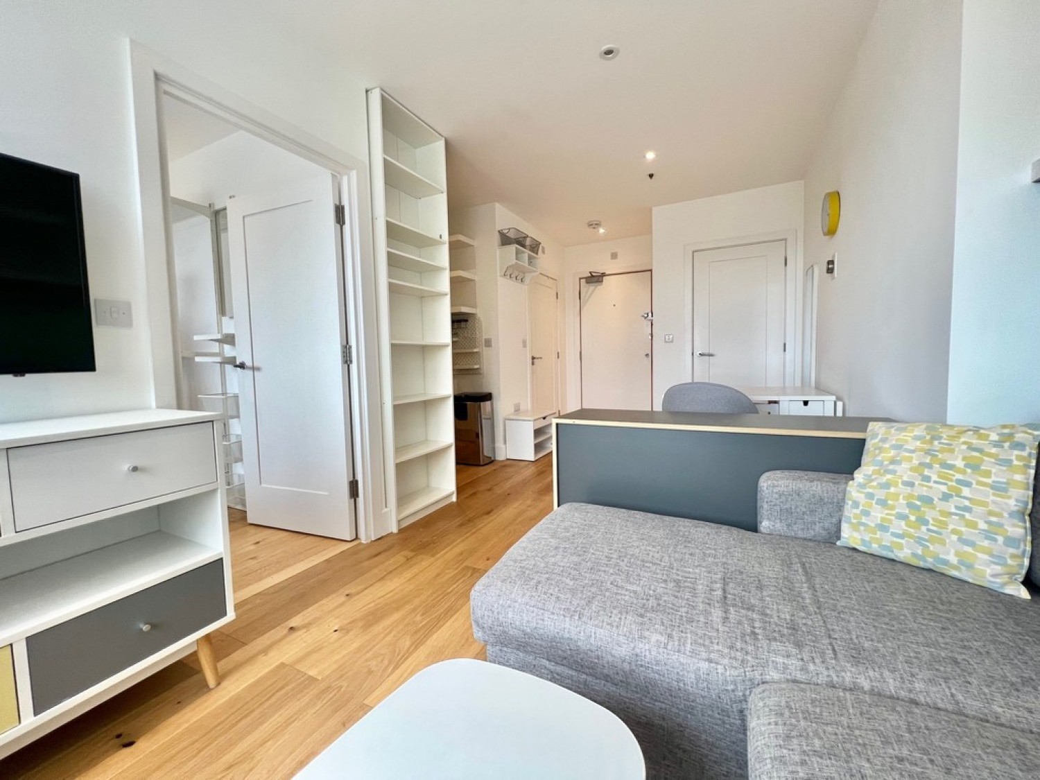 1 bedroom Flat for Letting High Street, East Croydon, Surrey