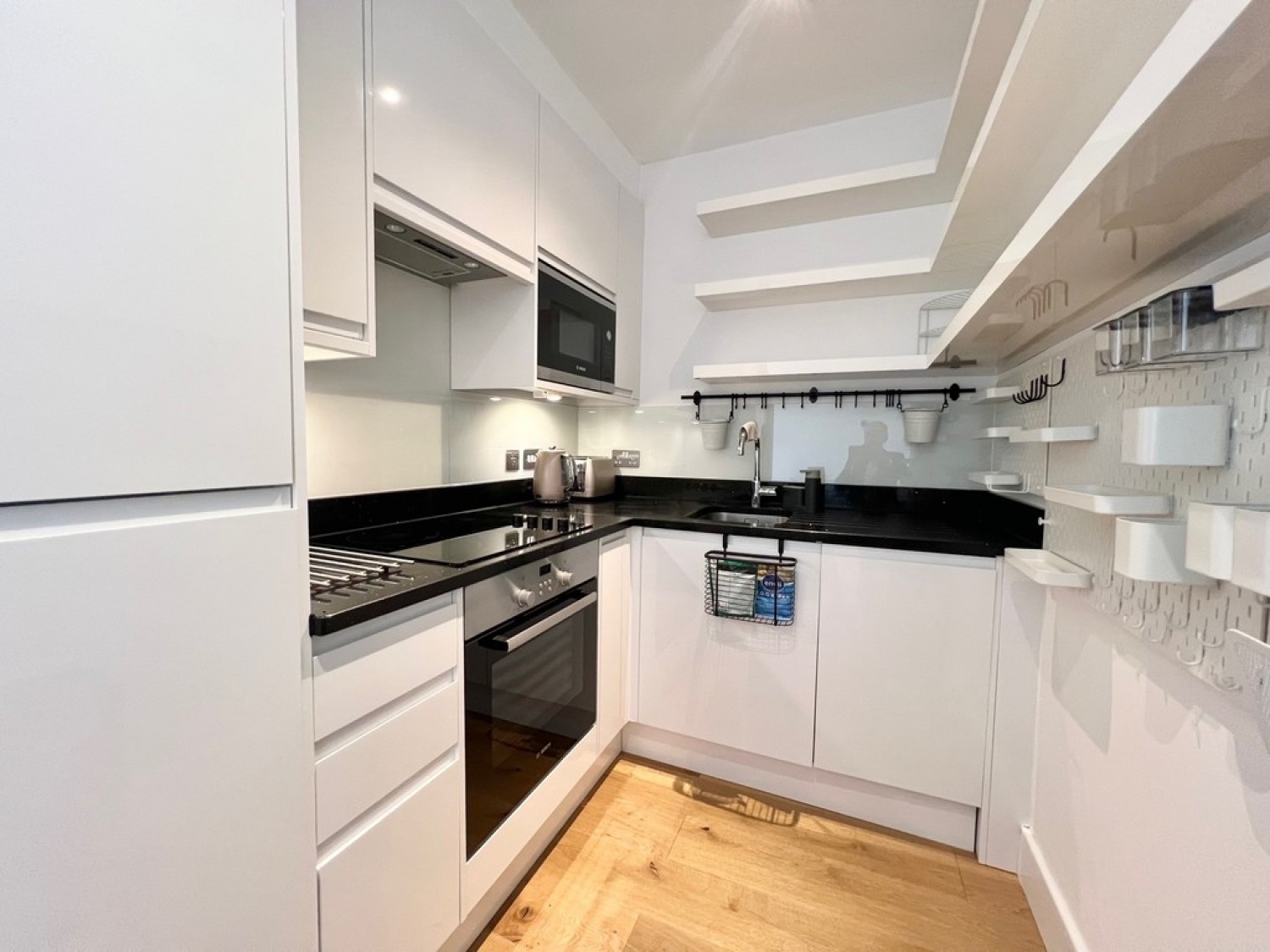 1 bedroom Flat for Letting High Street, East Croydon, Surrey