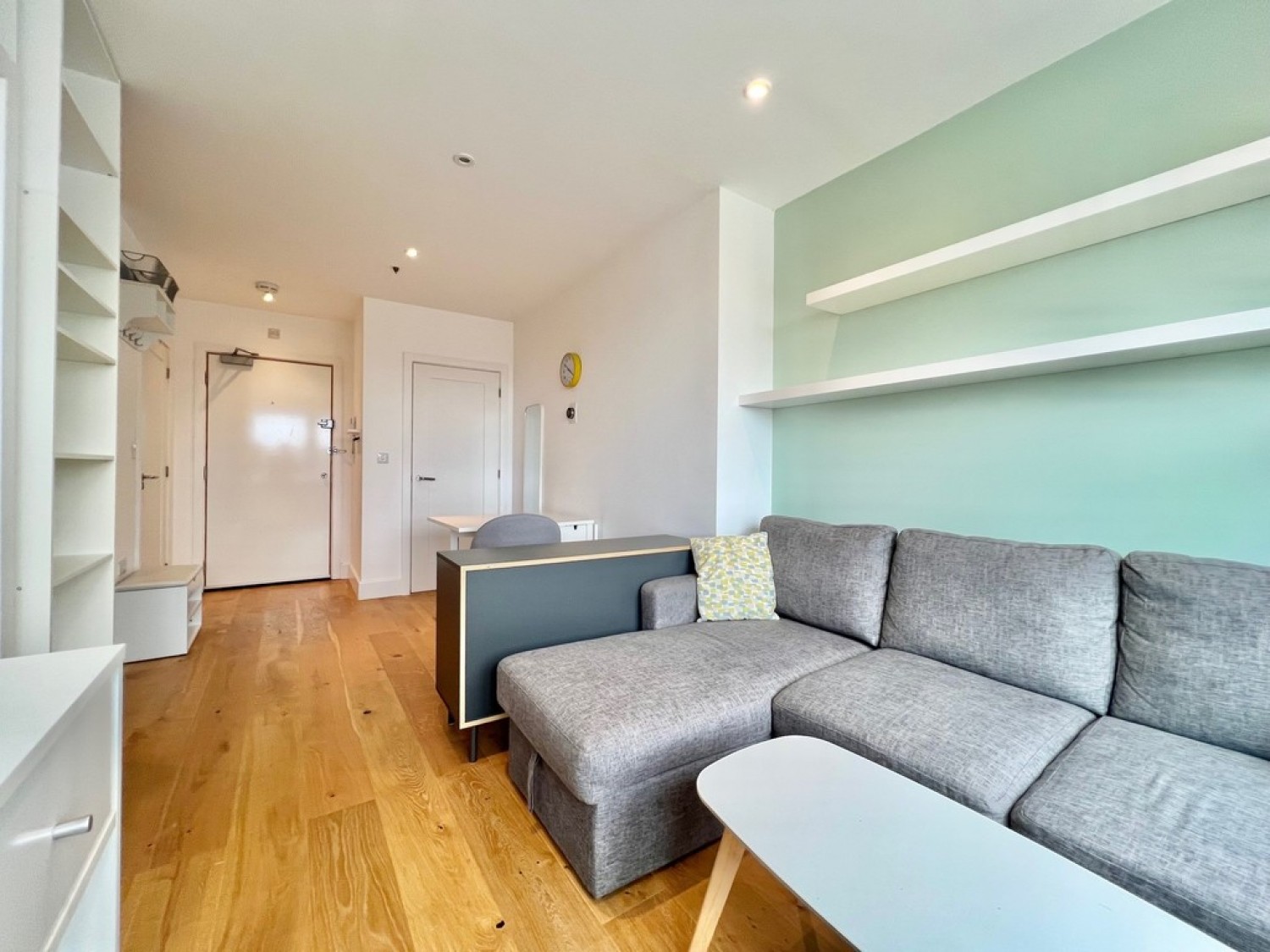 1 bedroom Flat for Letting High Street, East Croydon, Surrey