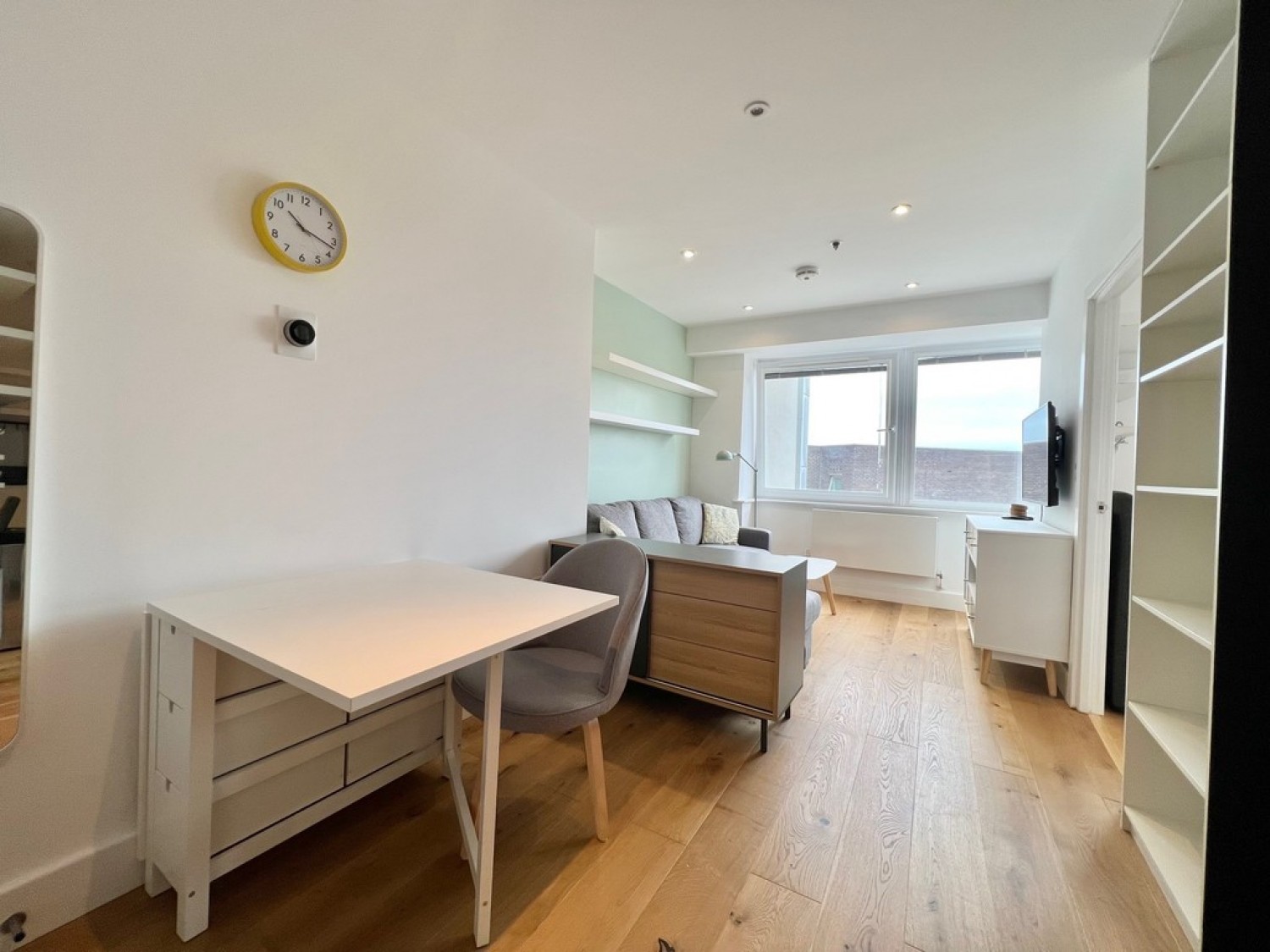 1 bedroom Flat for Letting High Street, East Croydon, Surrey