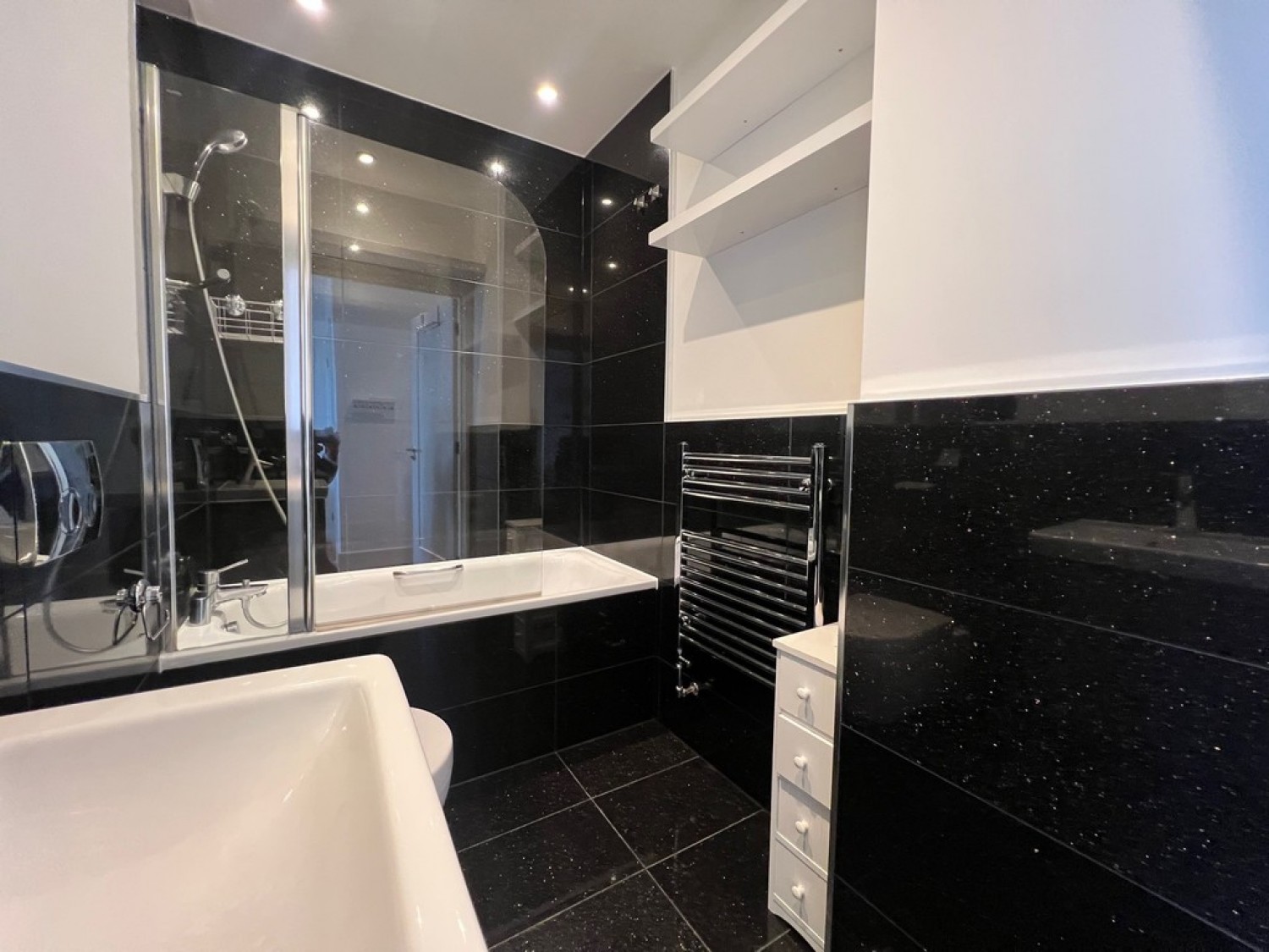 1 bedroom Flat for Letting High Street, East Croydon, Surrey