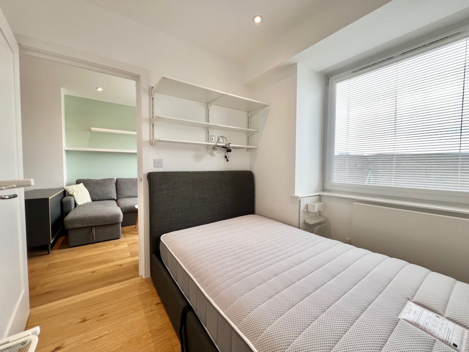 1 bedroom Flat for Letting High Street, East Croydon, Surrey