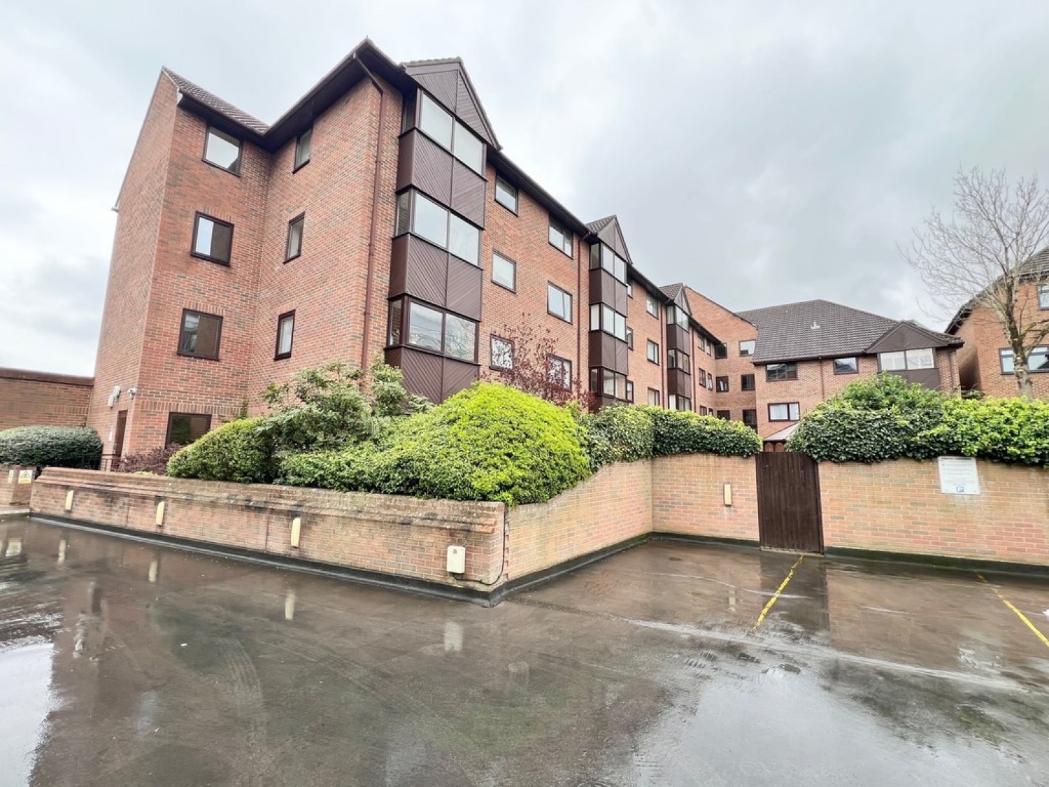 1 bedroom Flat for Sale Whytecliffe Road South, Purley