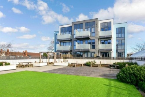 Cavalier Close, Wallington