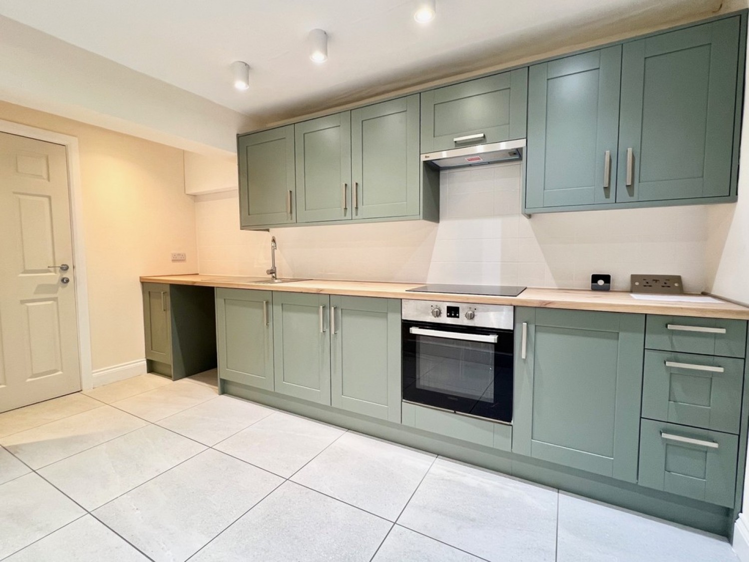 2 bedroom Flat for Letting Lower Addiscombe Road, Croydon, Surrey
