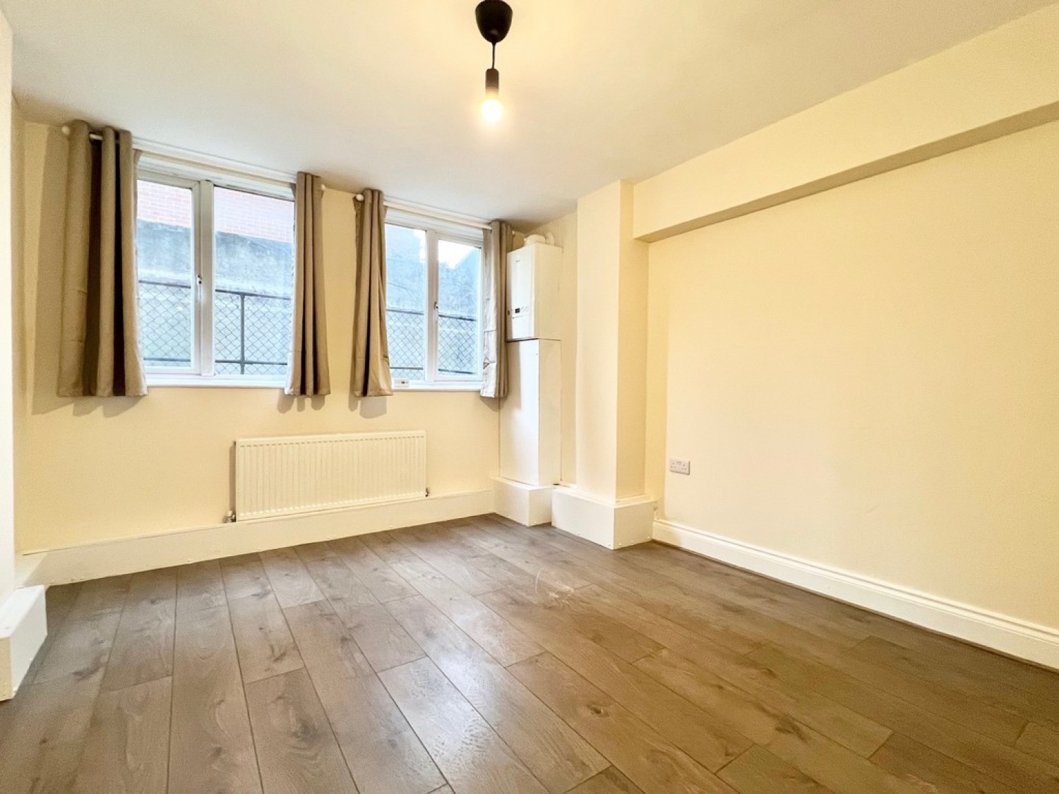 2 bedroom Flat for Letting Lower Addiscombe Road, Croydon, Surrey