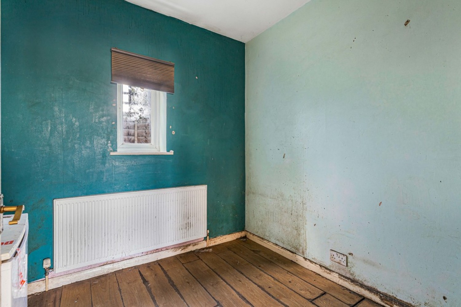 2 bedroom Bungalow for Sale Lavington Road, Beddington