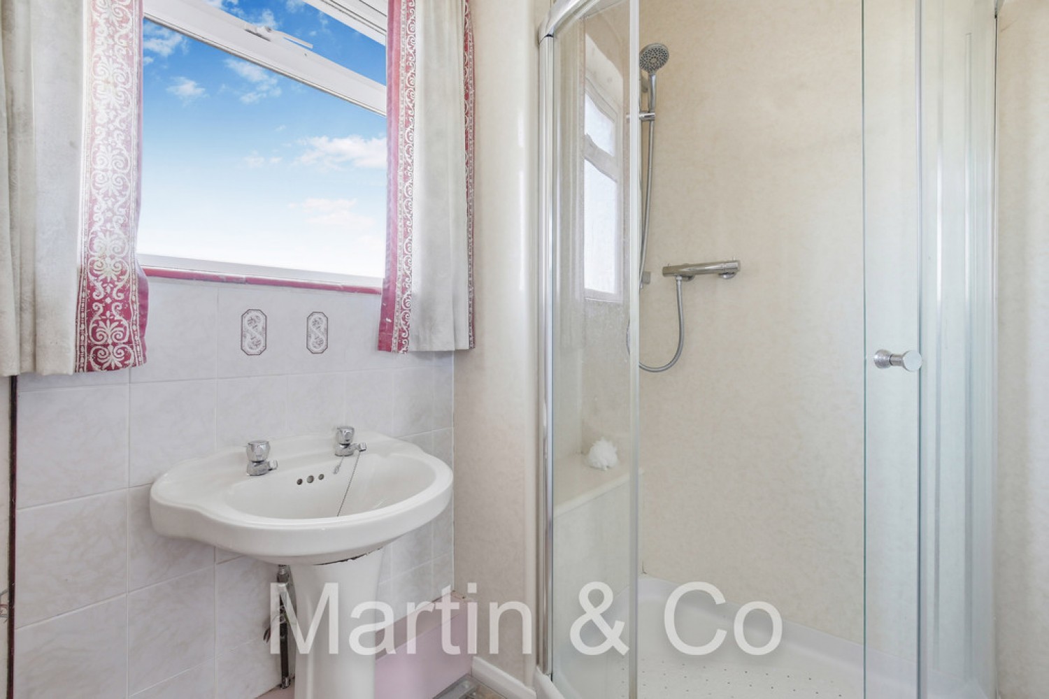 3 bedroom House for Sale Harewood Gardens, Sanderstead