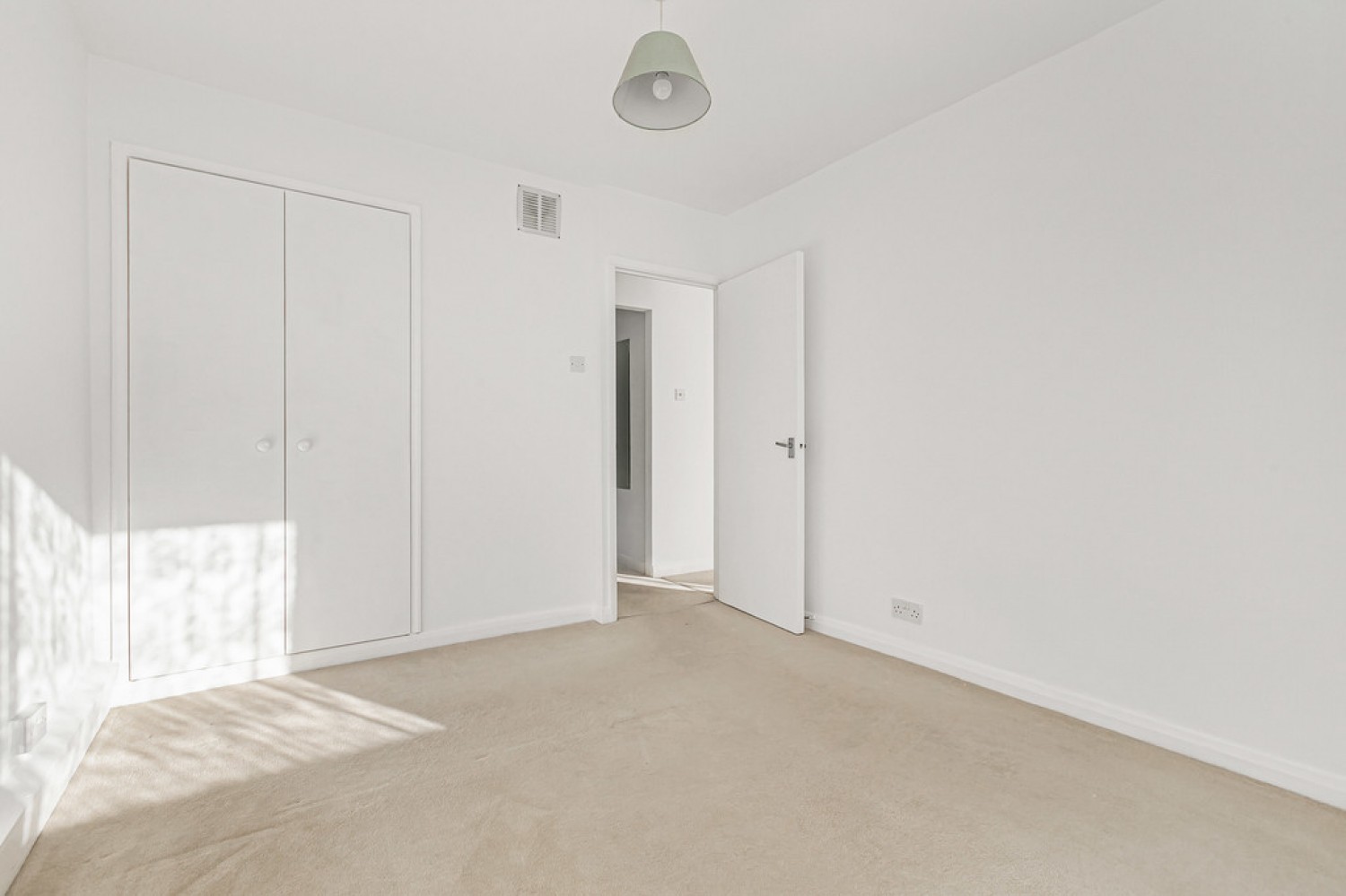 2 bedroom Flat for Sale Chatsworth Road, East Croydon