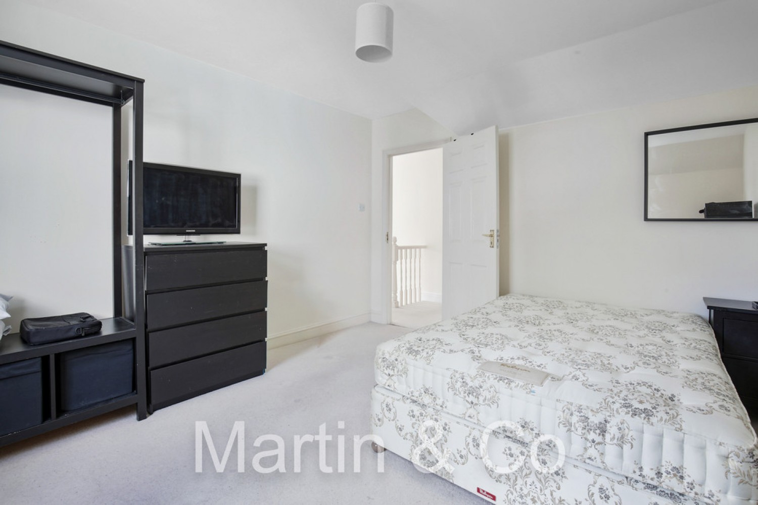 2 bedroom House for Sale St Peter's Street, South Croydon