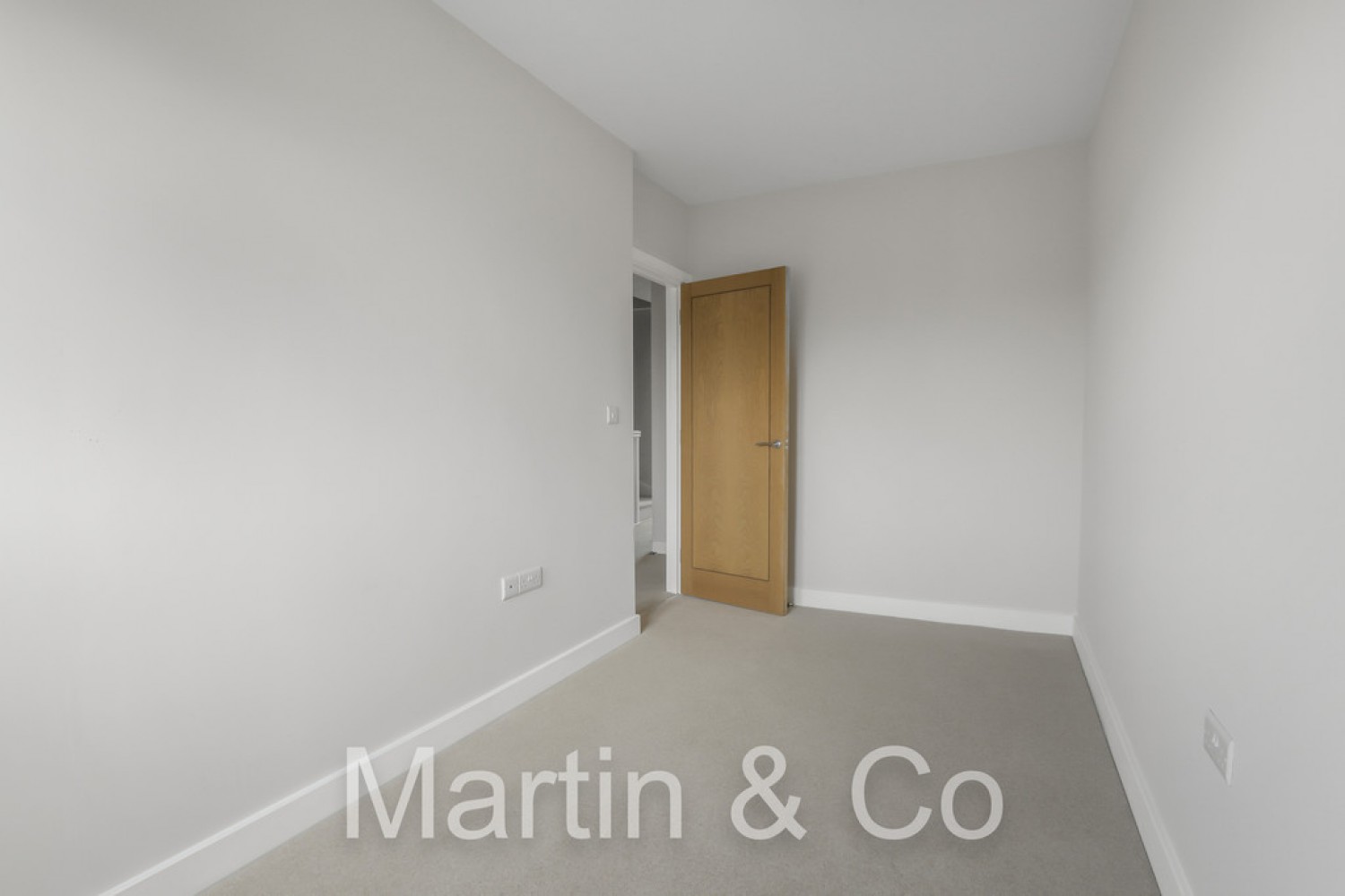 4 bedroom House for Sale Owen Close, Croydon