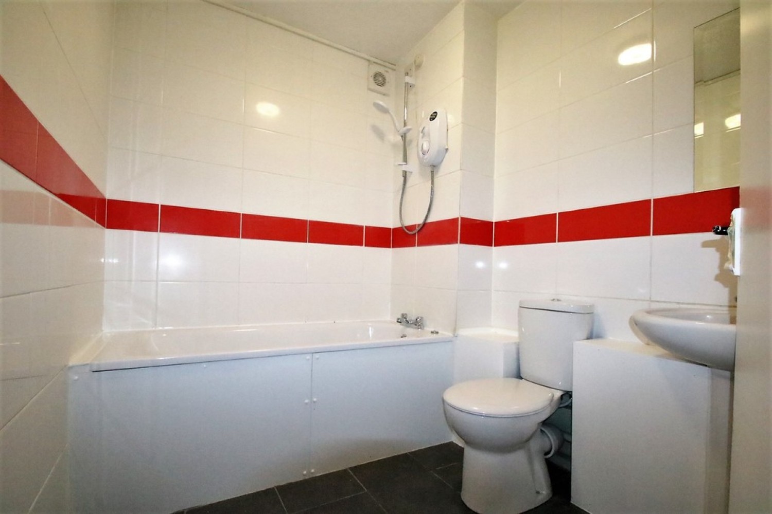 2 bedroom Flat for Sale Denning Avenue, Waddon, Croydon