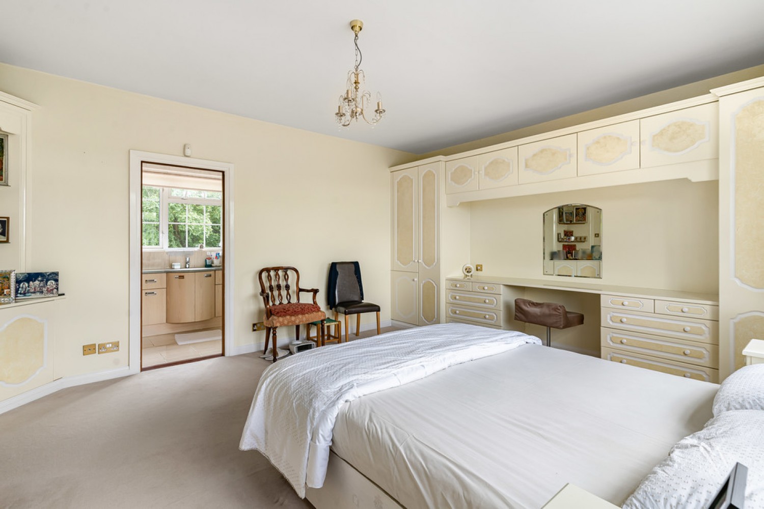 4 bedroom House for Sale Hartley Down, Purley