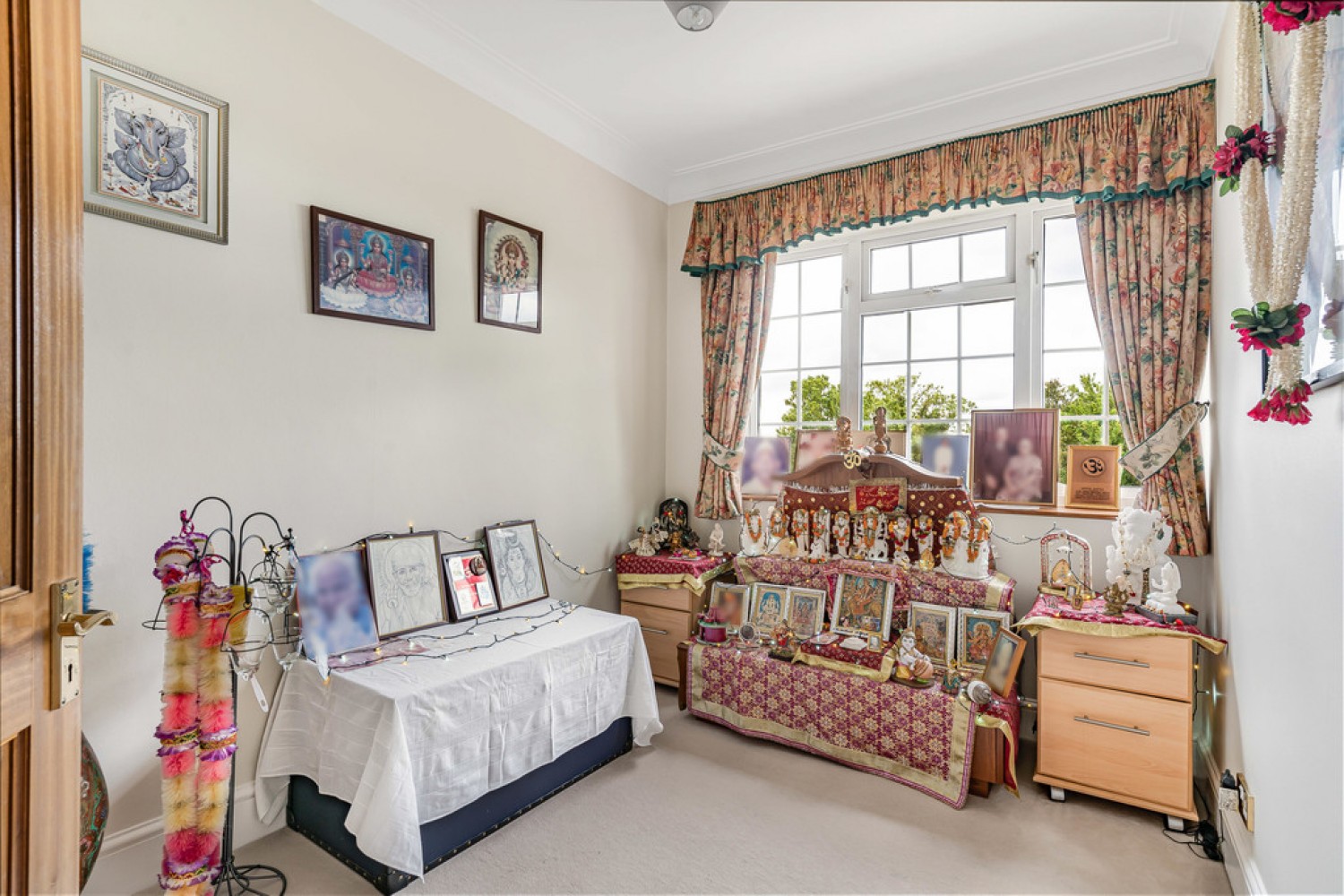 4 bedroom House for Sale Hartley Down, Purley