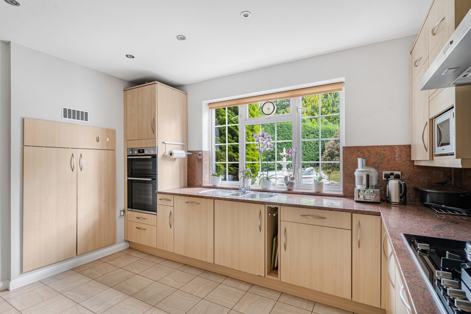 4 bedroom House for Sale Hartley Down, Purley