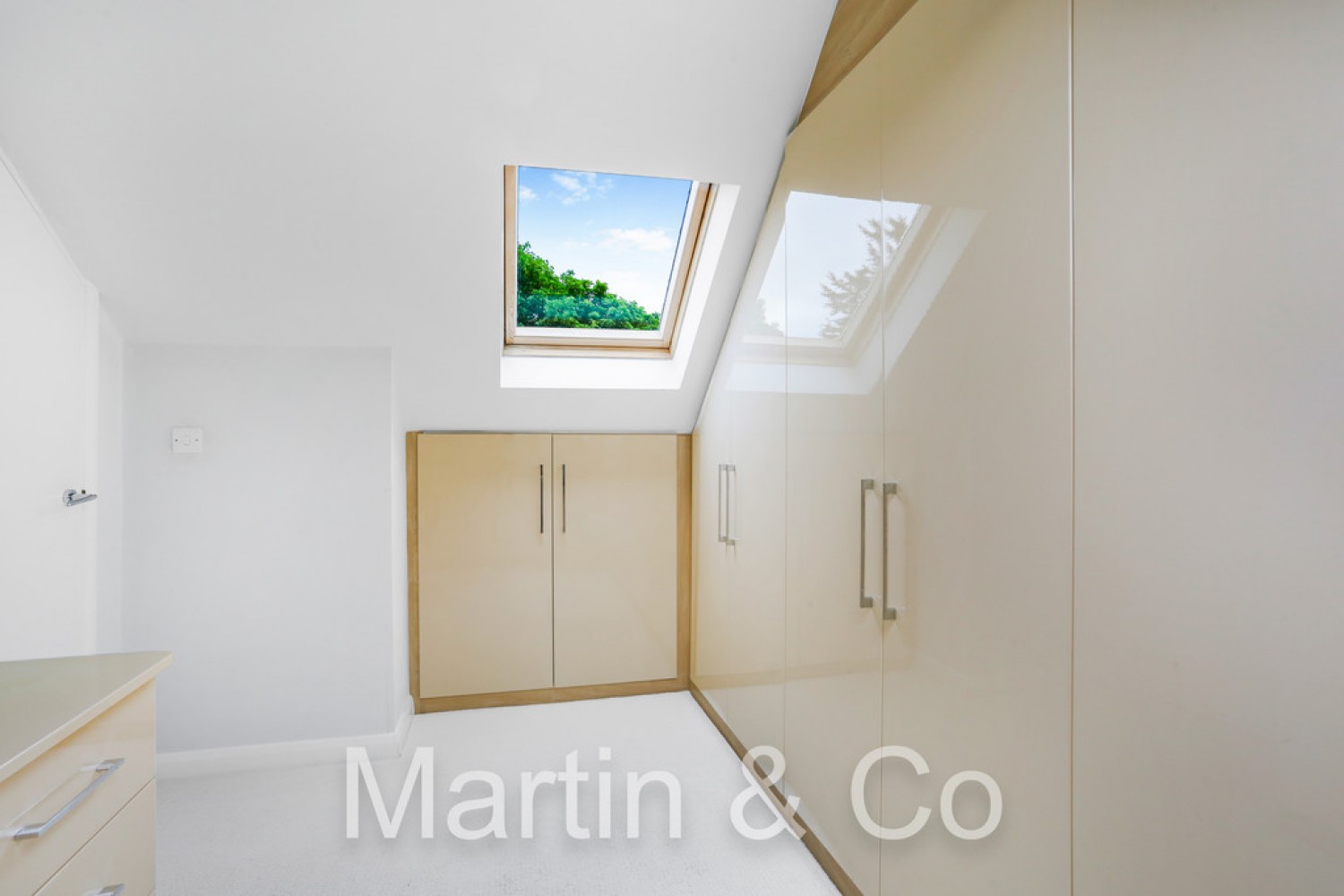 5 bedroom House for Sale Culmington Road, South Croydon