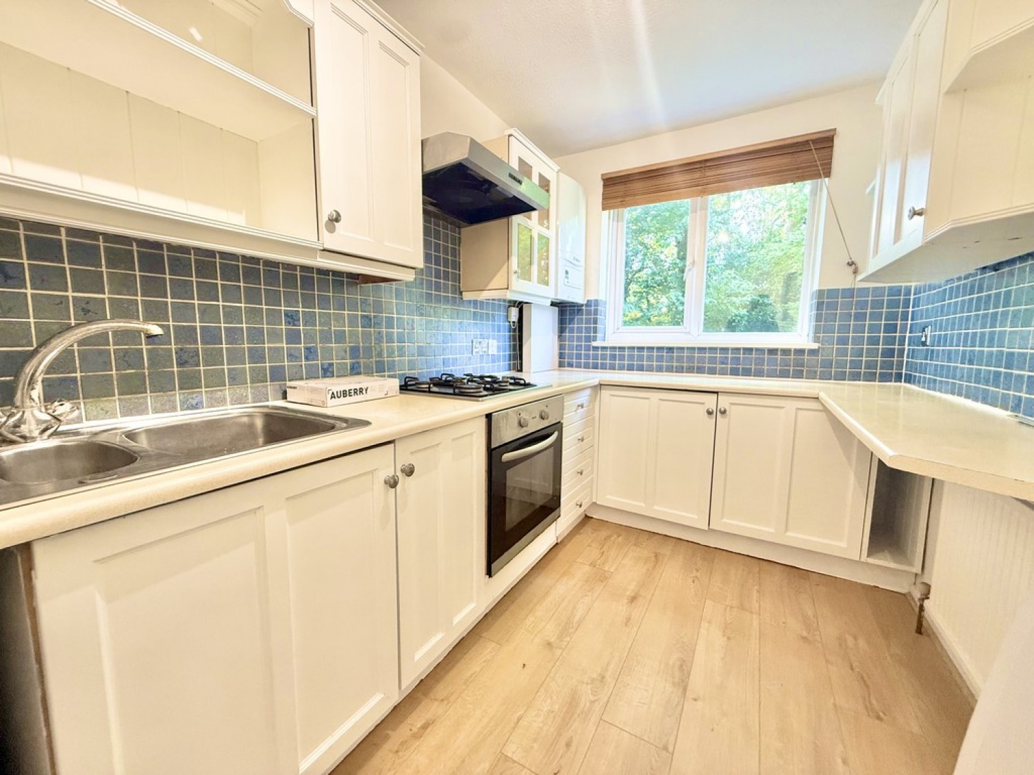 2 bedroom Flat for Sale Forestdale, Selsdon, Surrey