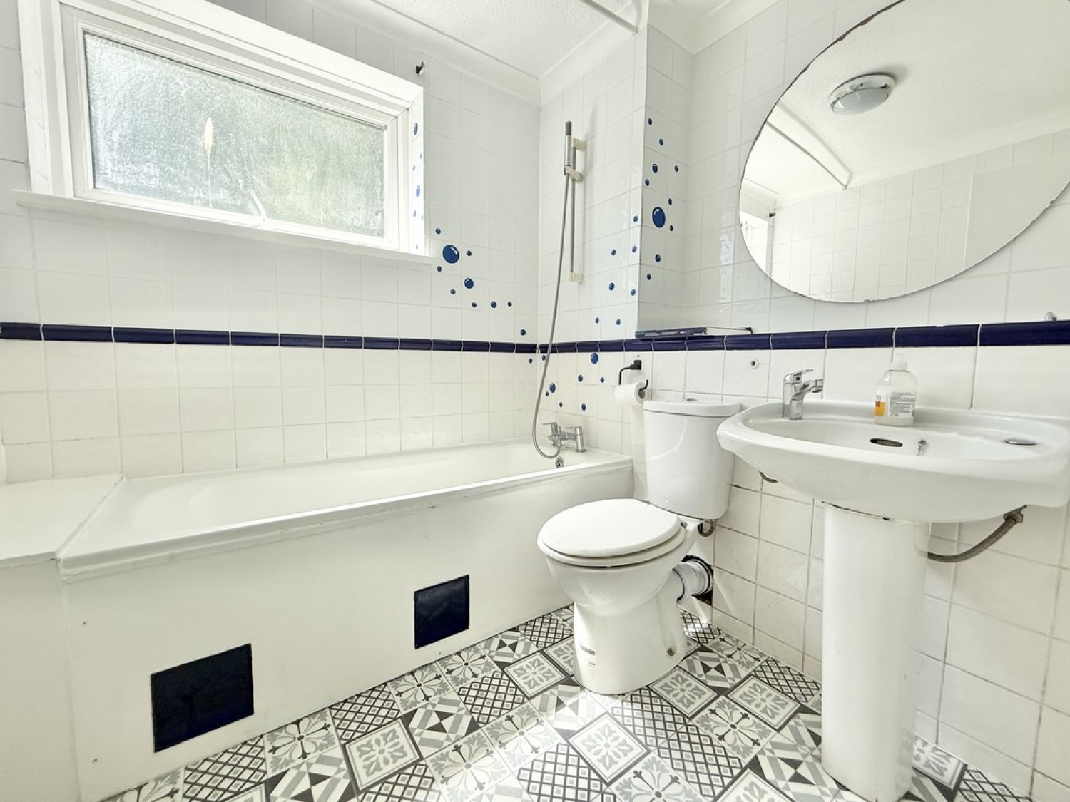 2 bedroom Flat for Sale Forestdale, Selsdon, Surrey