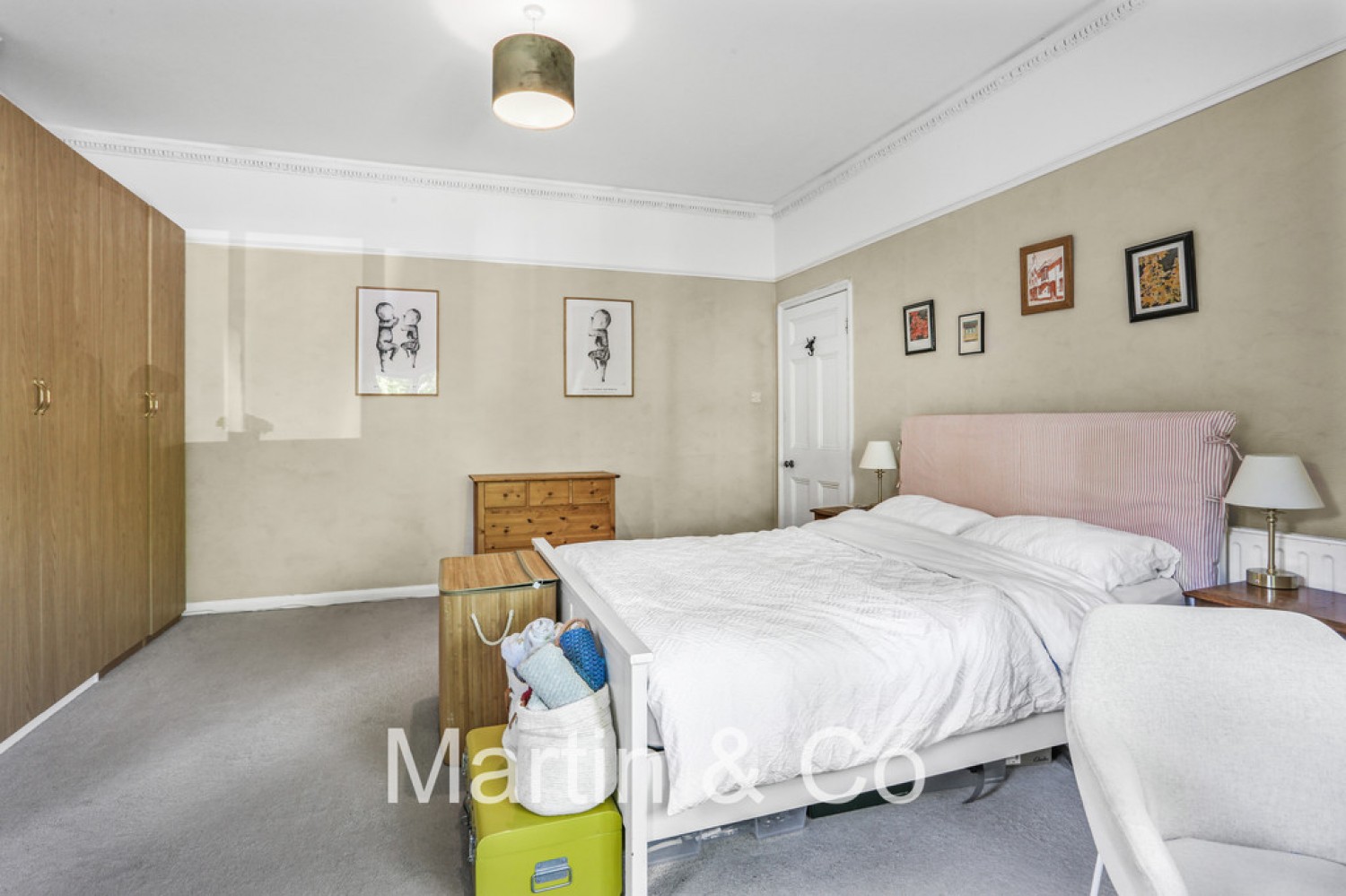 2 bedroom Flat for Sale Sanderstead, South Croydon, Greater London