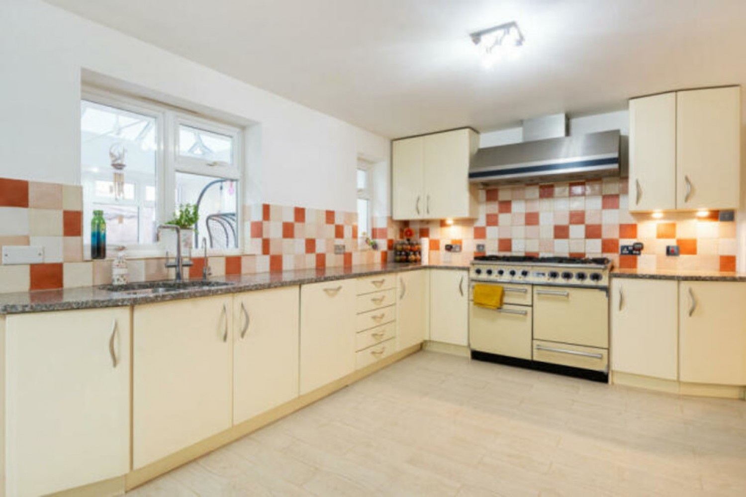 4 bedroom House for Sale Bench Field, South Croydon