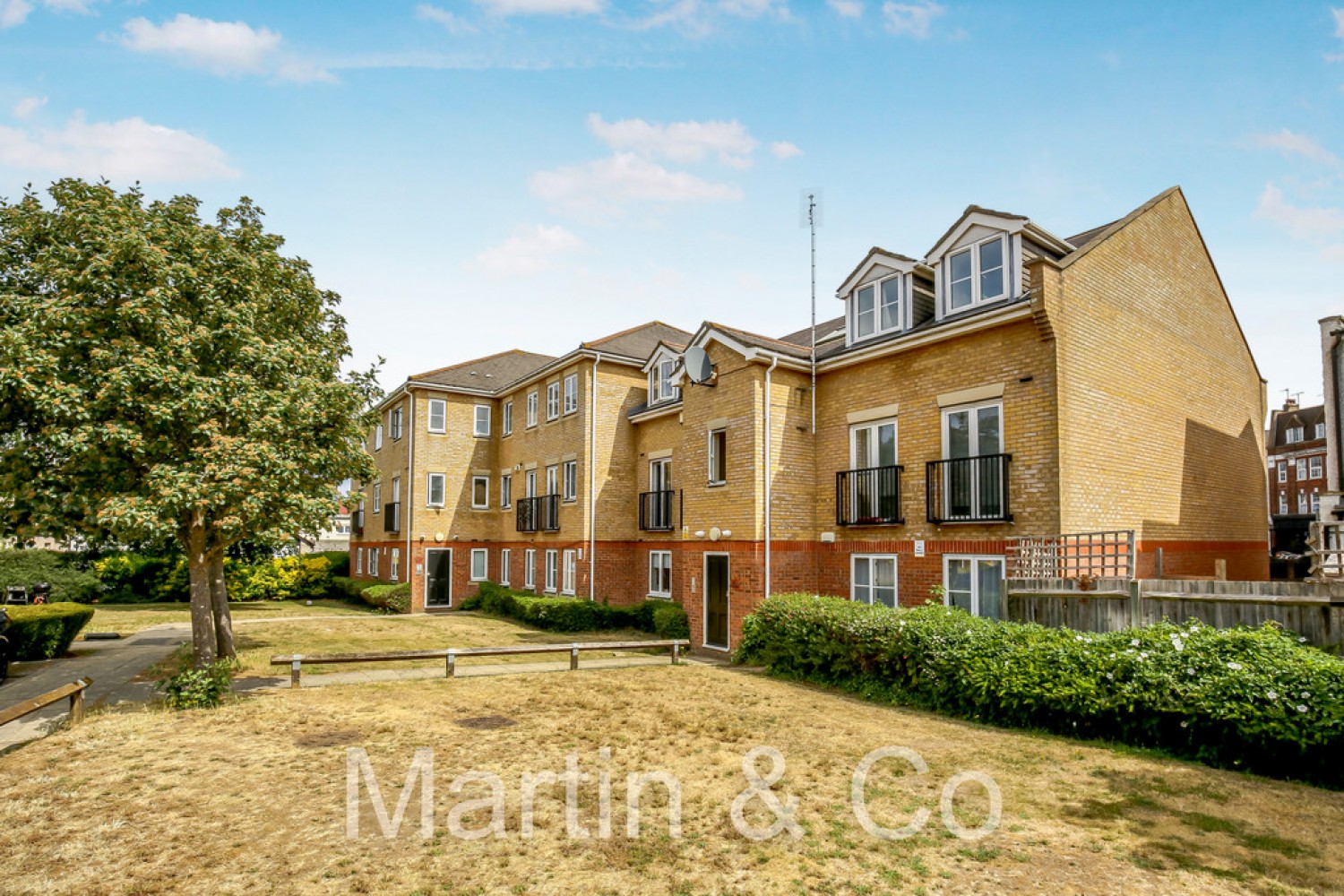 2 bedroom Flat for Sale Whitstable Place, Croydon, Surrey