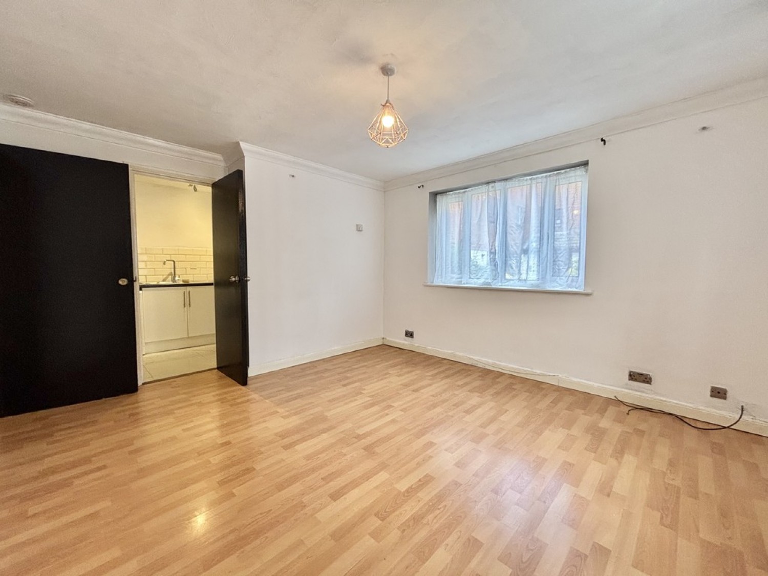 2 bedroom Flat for Letting Burnham Gardens, Croydon, Surrey