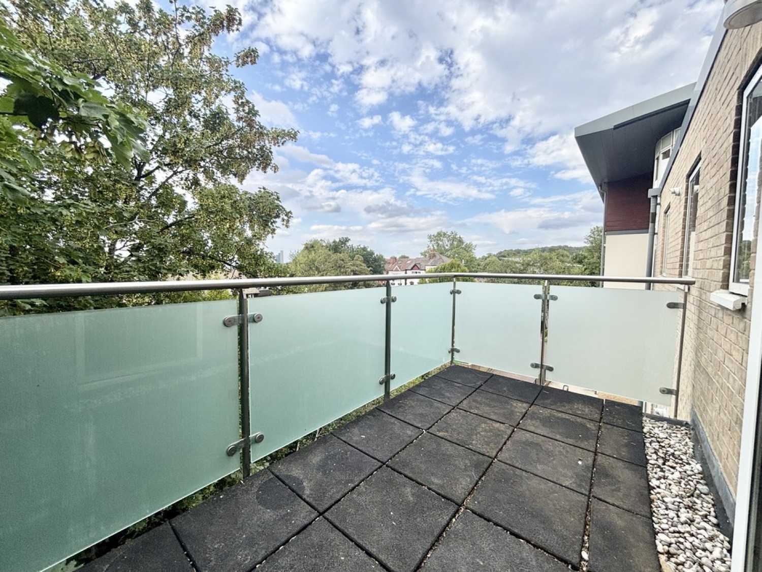 2 bedroom Flat for Sale Vantage Point, 174 Sanderstead Road