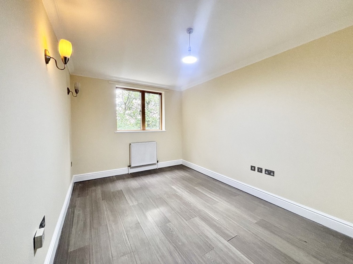 2 bedroom Flat for Sale Vantage Point, 174 Sanderstead Road