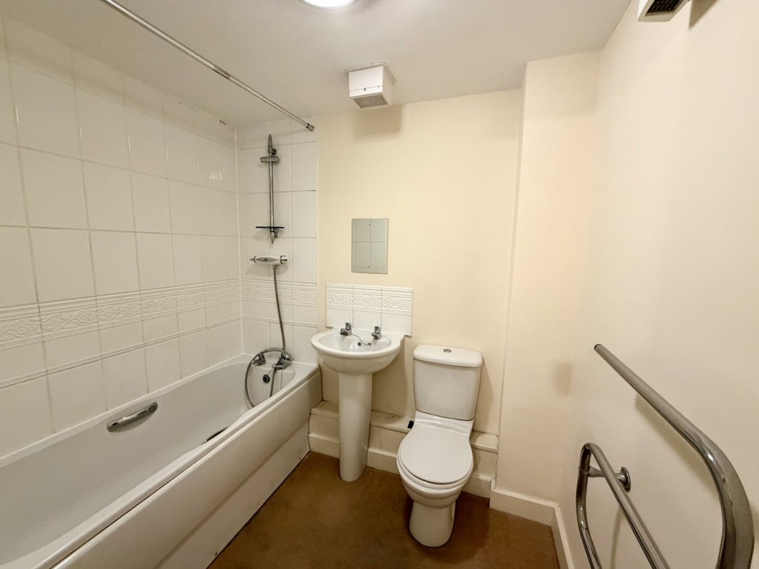 2 bedroom Flat for Letting Queen Mary House, 120 Queen Mary Road