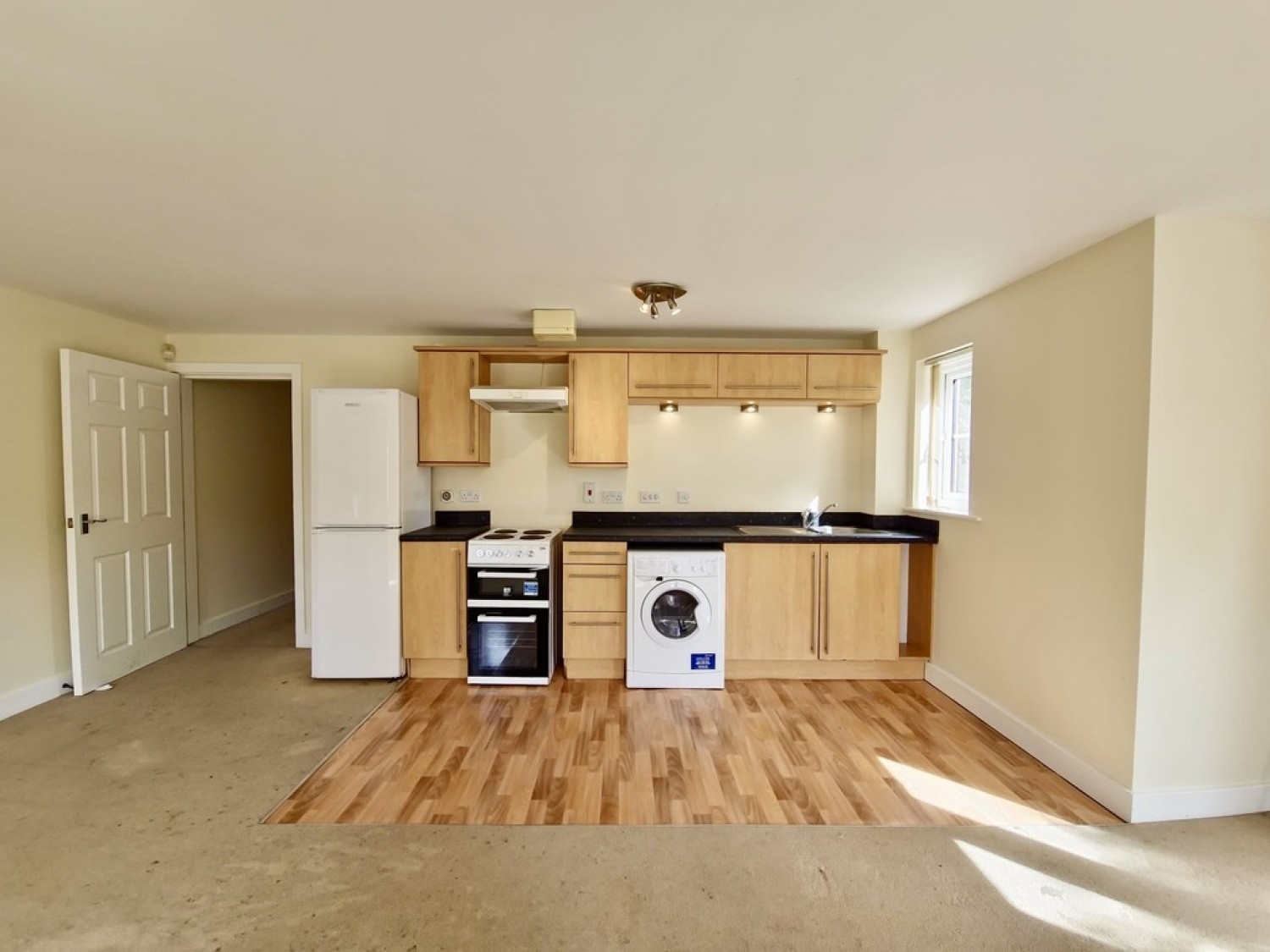 2 bedroom Flat for Letting Raynald Road, Parklands