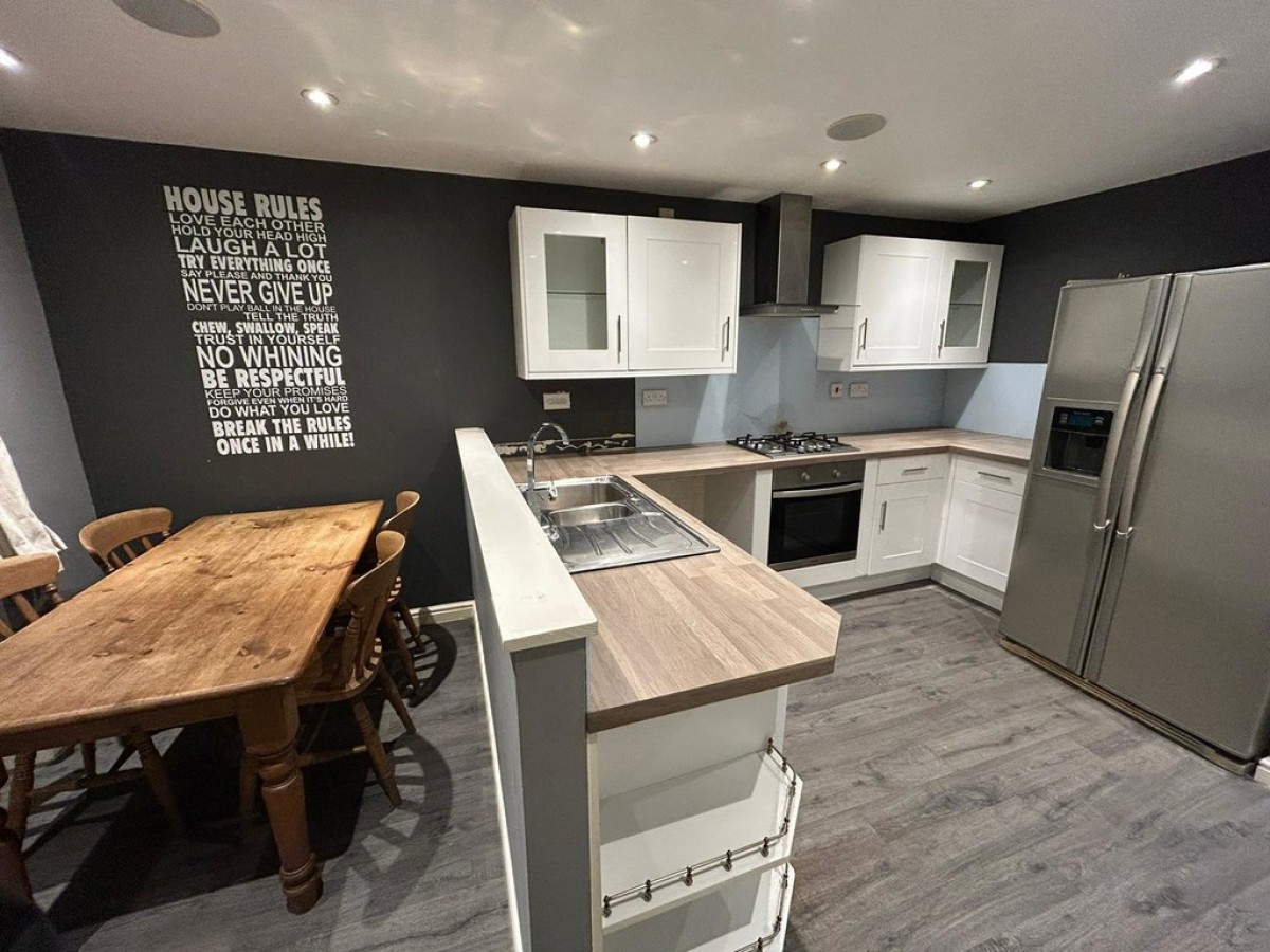 Northwood Drive, Wadsley Park Village