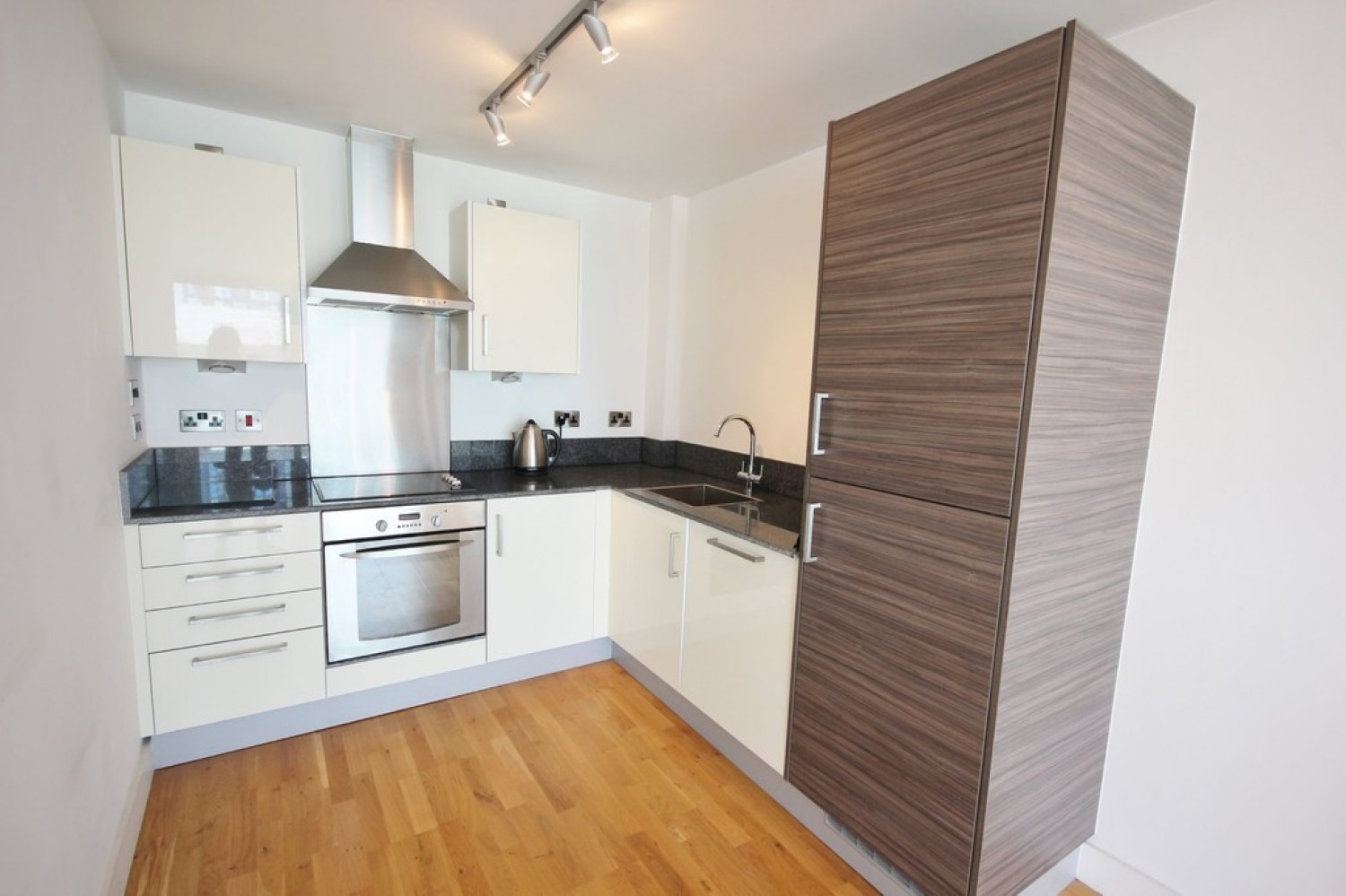 Wicker Riverside, 2 North Bank