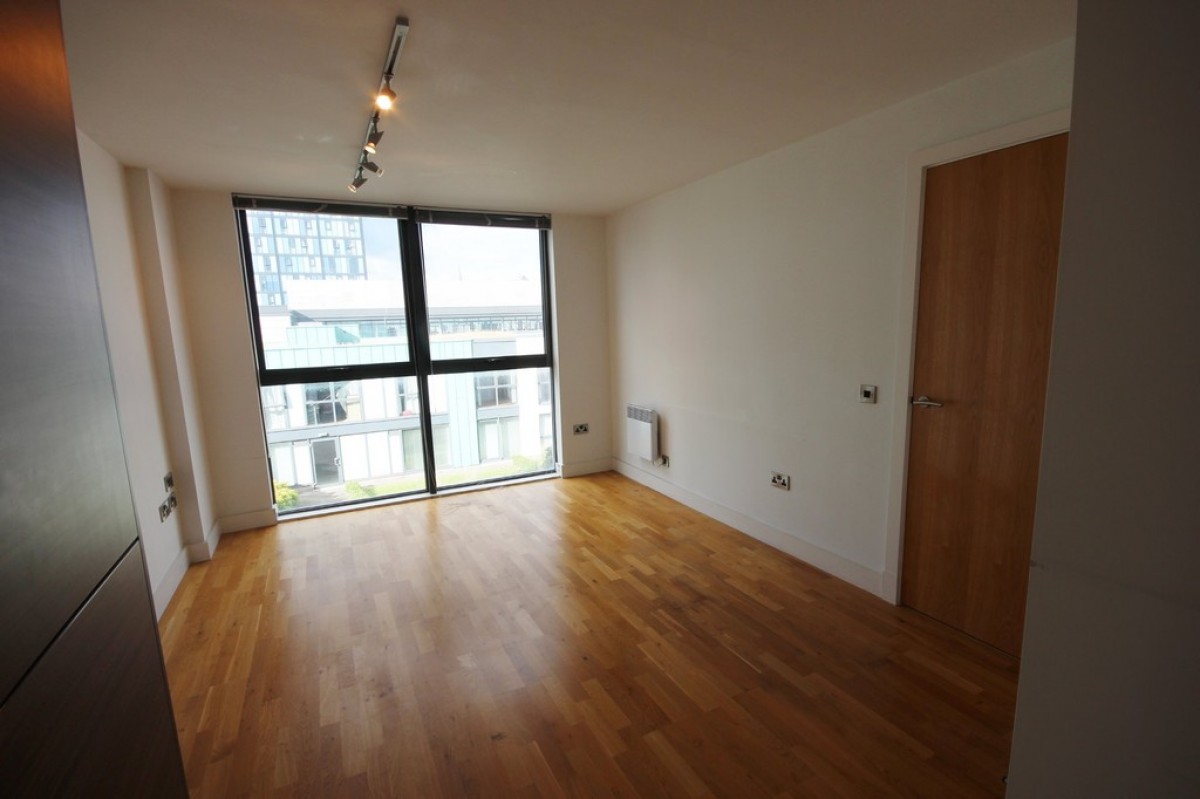 Wicker Riverside, 2 North Bank