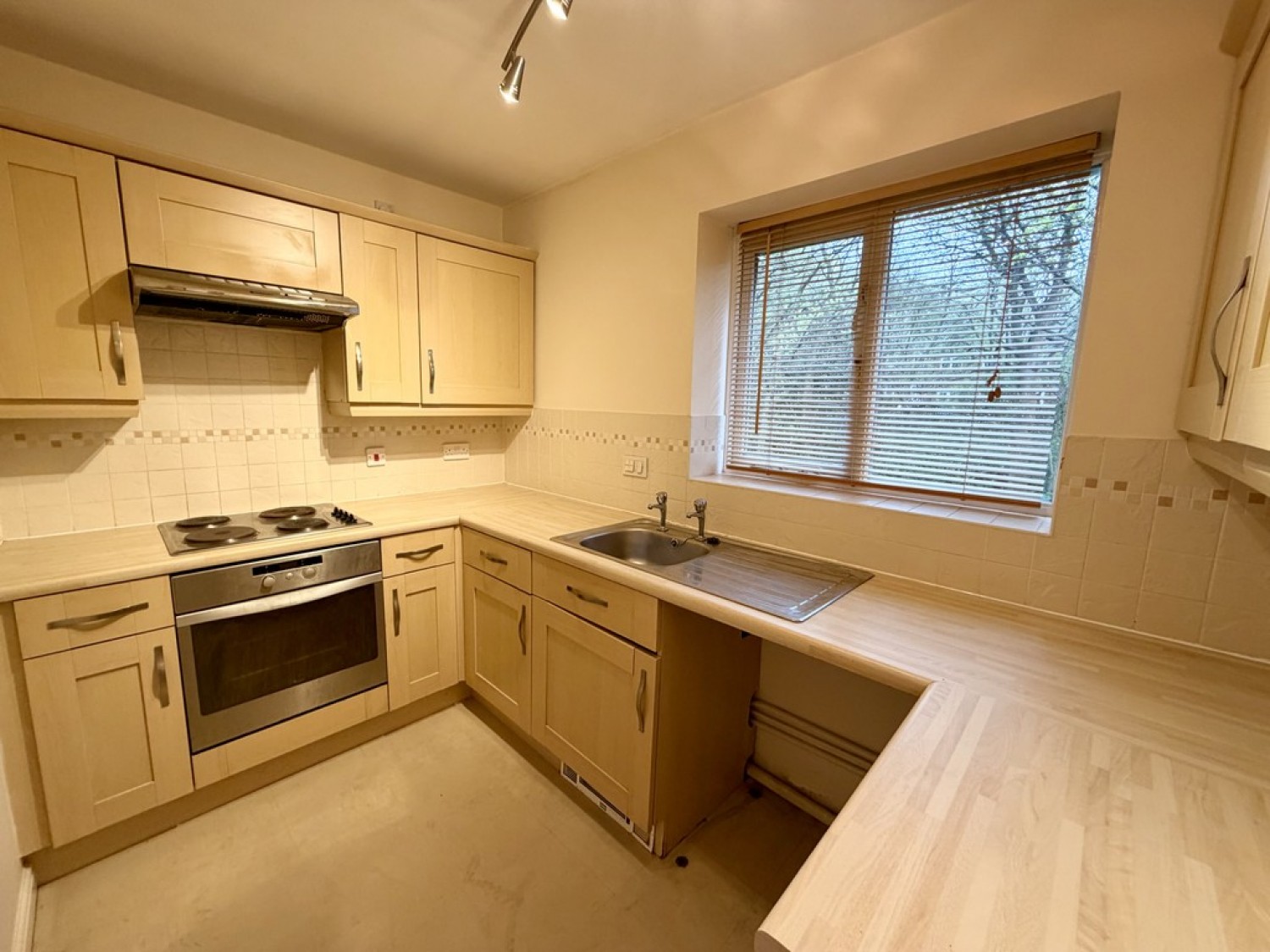 2 bedroom Flat for Sale Southwood Grove, Wadsley Park Village