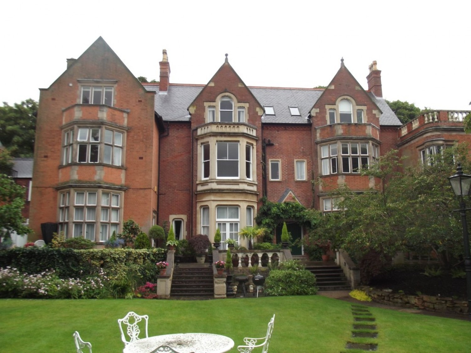 2 bedroom Flat for Letting Newcastle Court, The Park