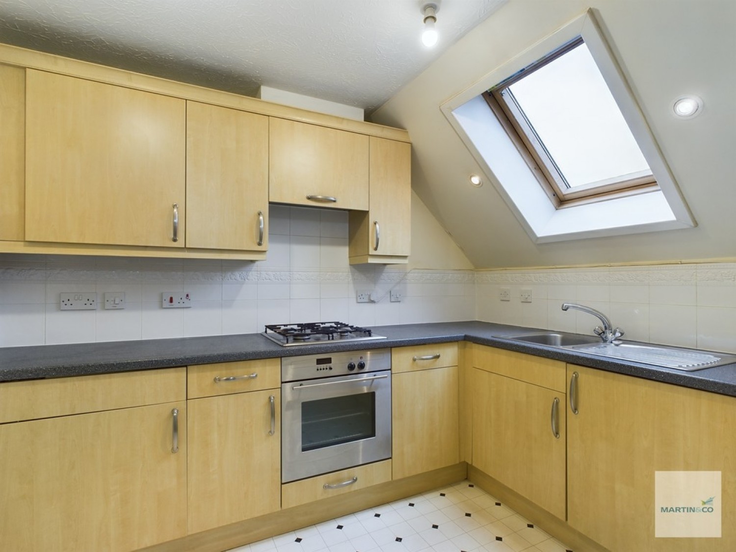 2 bedroom Flat for Letting Green Court, Moor Lane