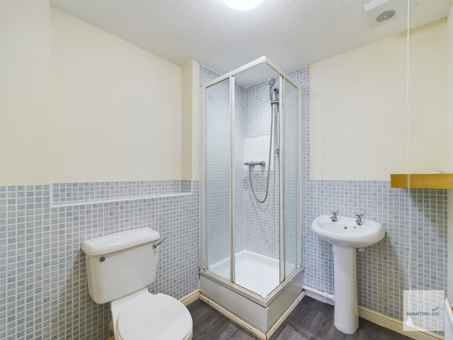 2 bedroom Flat for Letting Green Court, Moor Lane