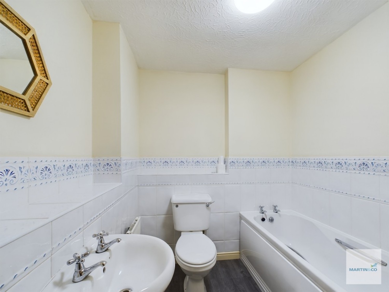 2 bedroom Flat for Letting Green Court, Moor Lane